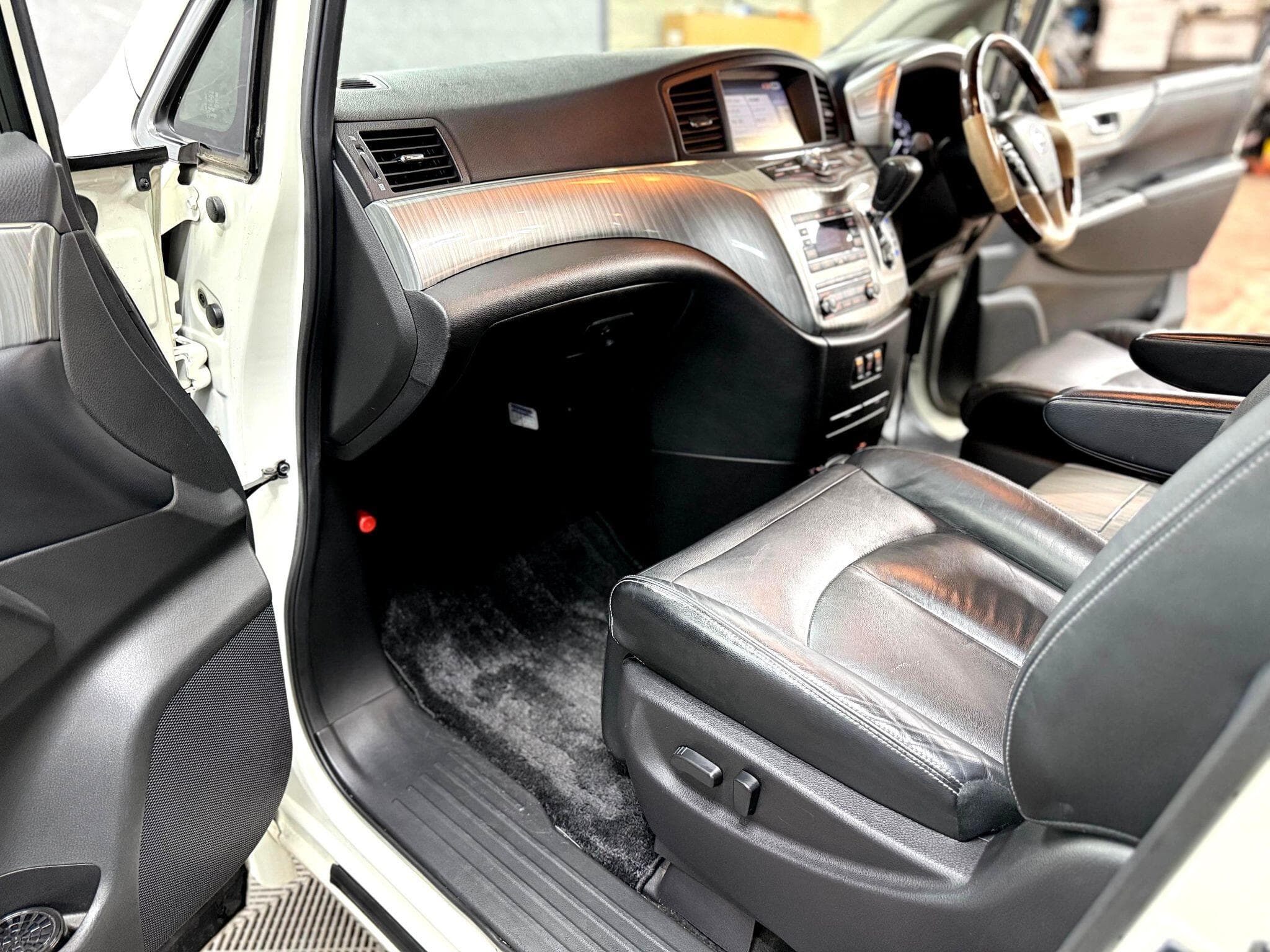 2014 Nissan Elgrand - Thumbnail 53