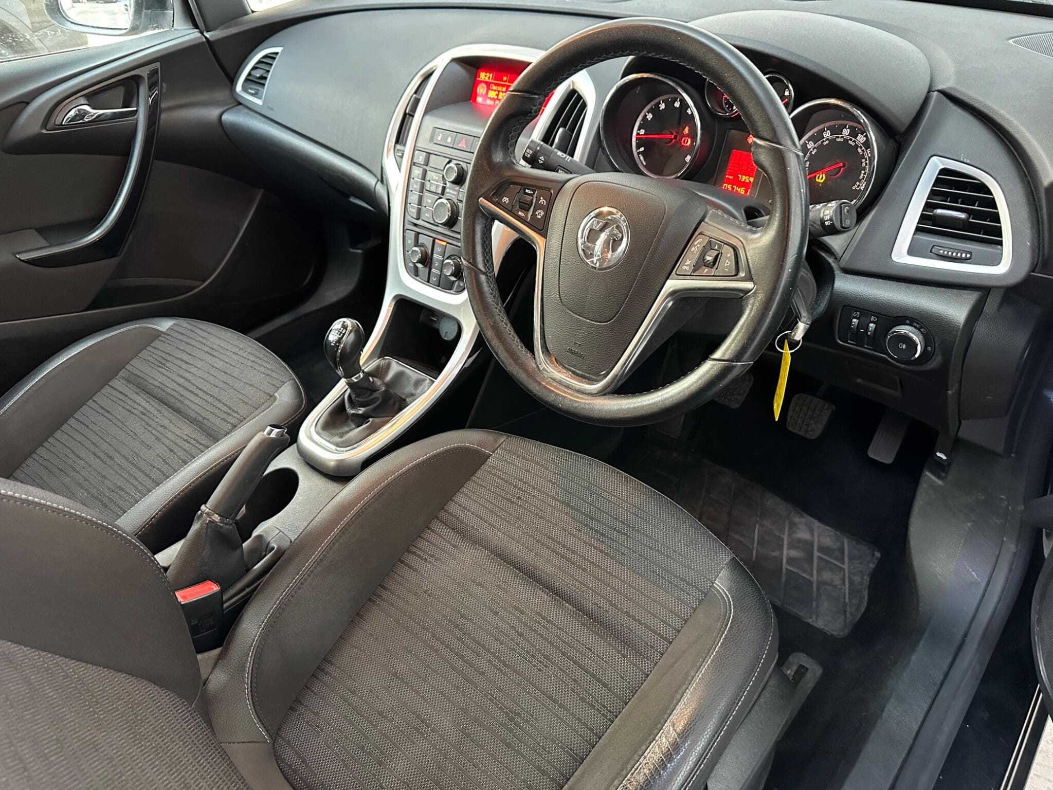 2015 Vauxhall Astra - Thumbnail 4