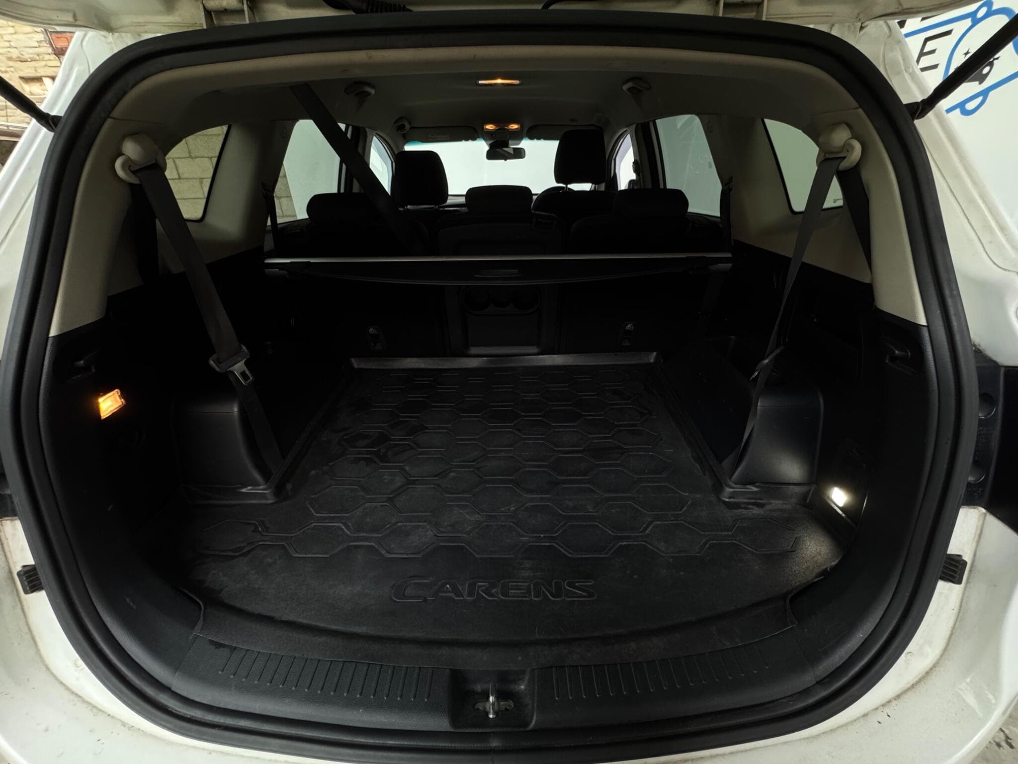 2015 Kia Carens - Thumbnail 24