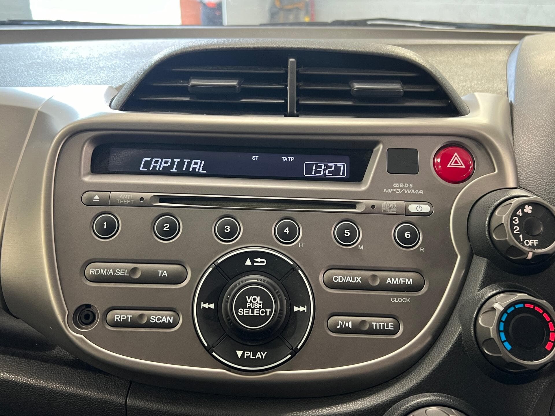 2010 Honda Jazz - Thumbnail 30