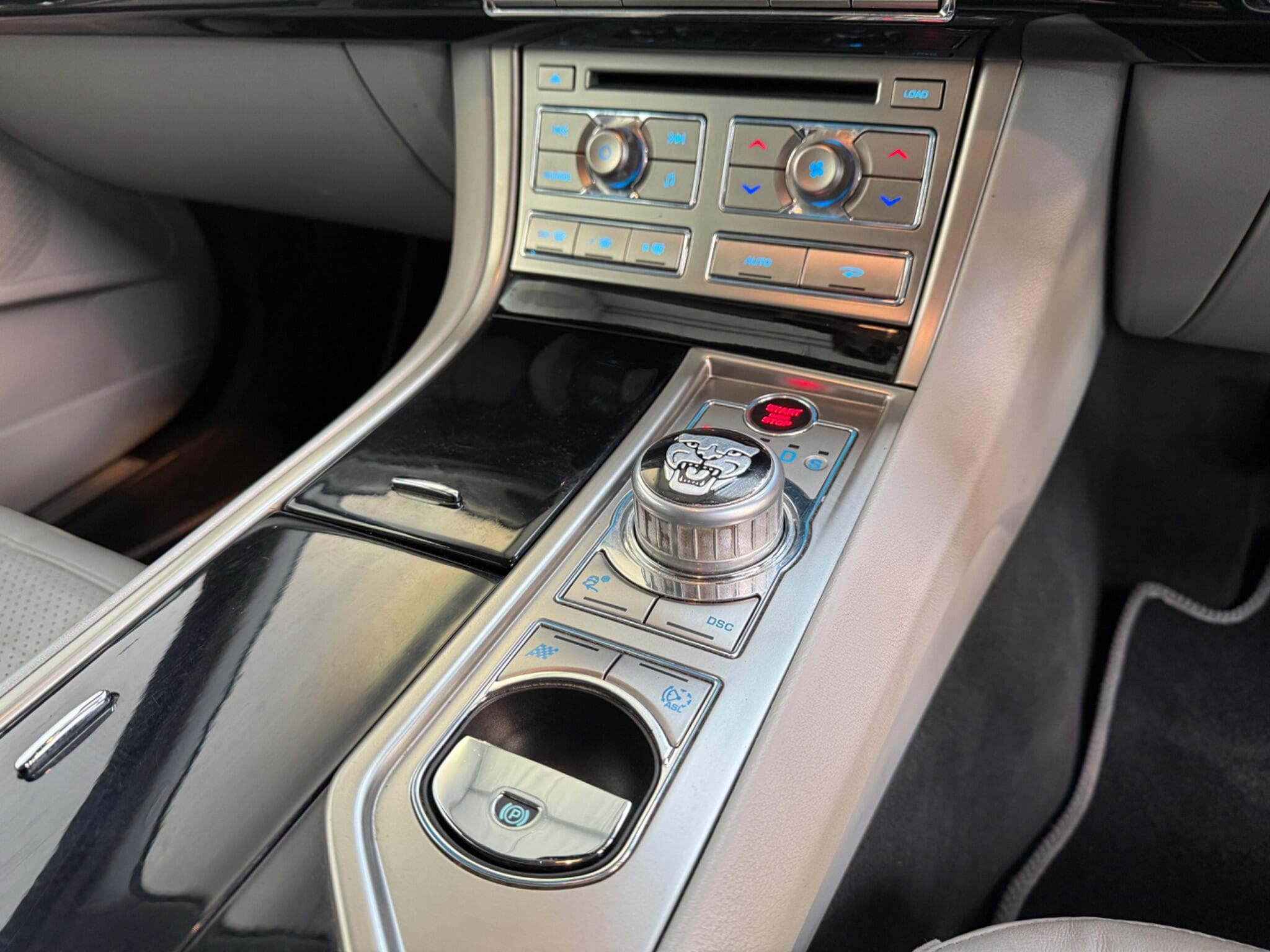2011 Jaguar XF - Thumbnail 9
