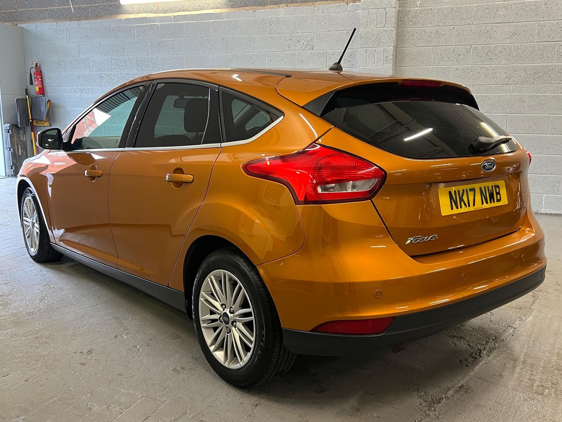 2017 Ford Focus - Thumbnail 14