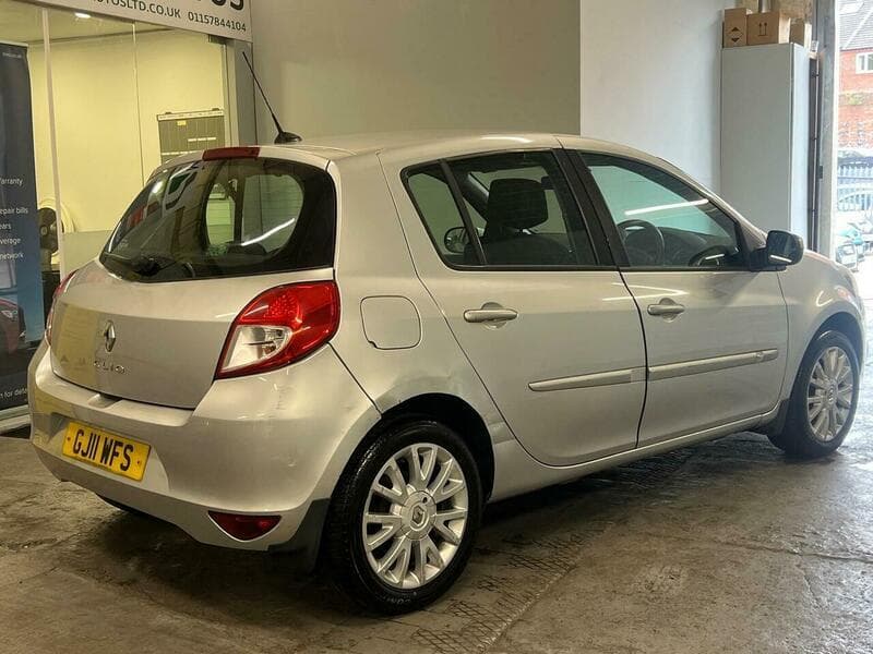 2011 Renault Clio - Thumbnail 10