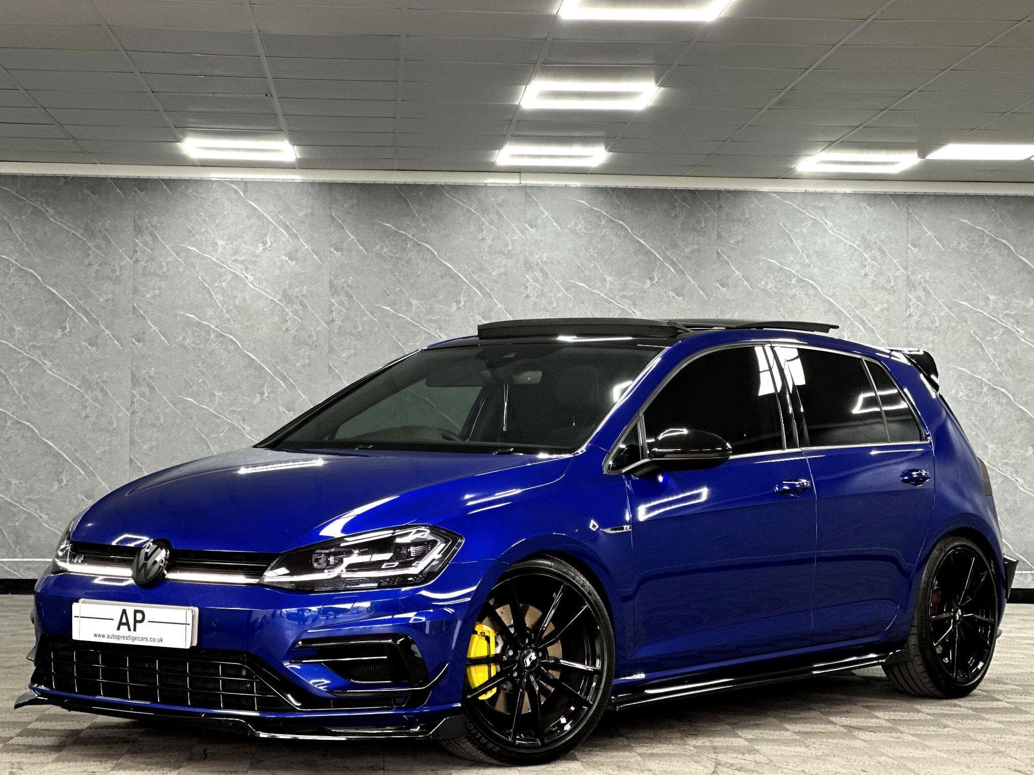 2019 Volkswagen Golf - Image 1
