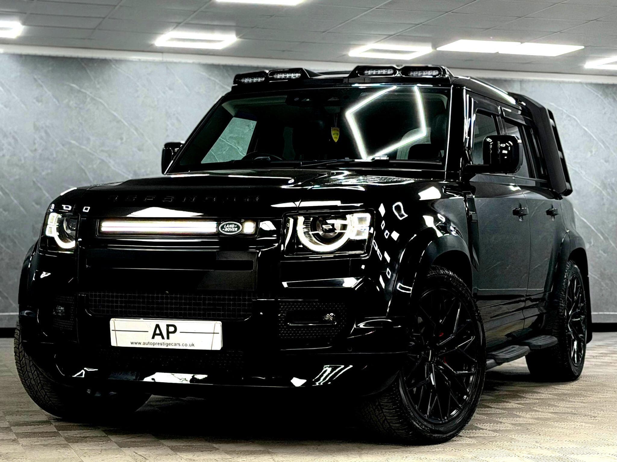 2024 Land Rover Defender 110 - Thumbnail 8