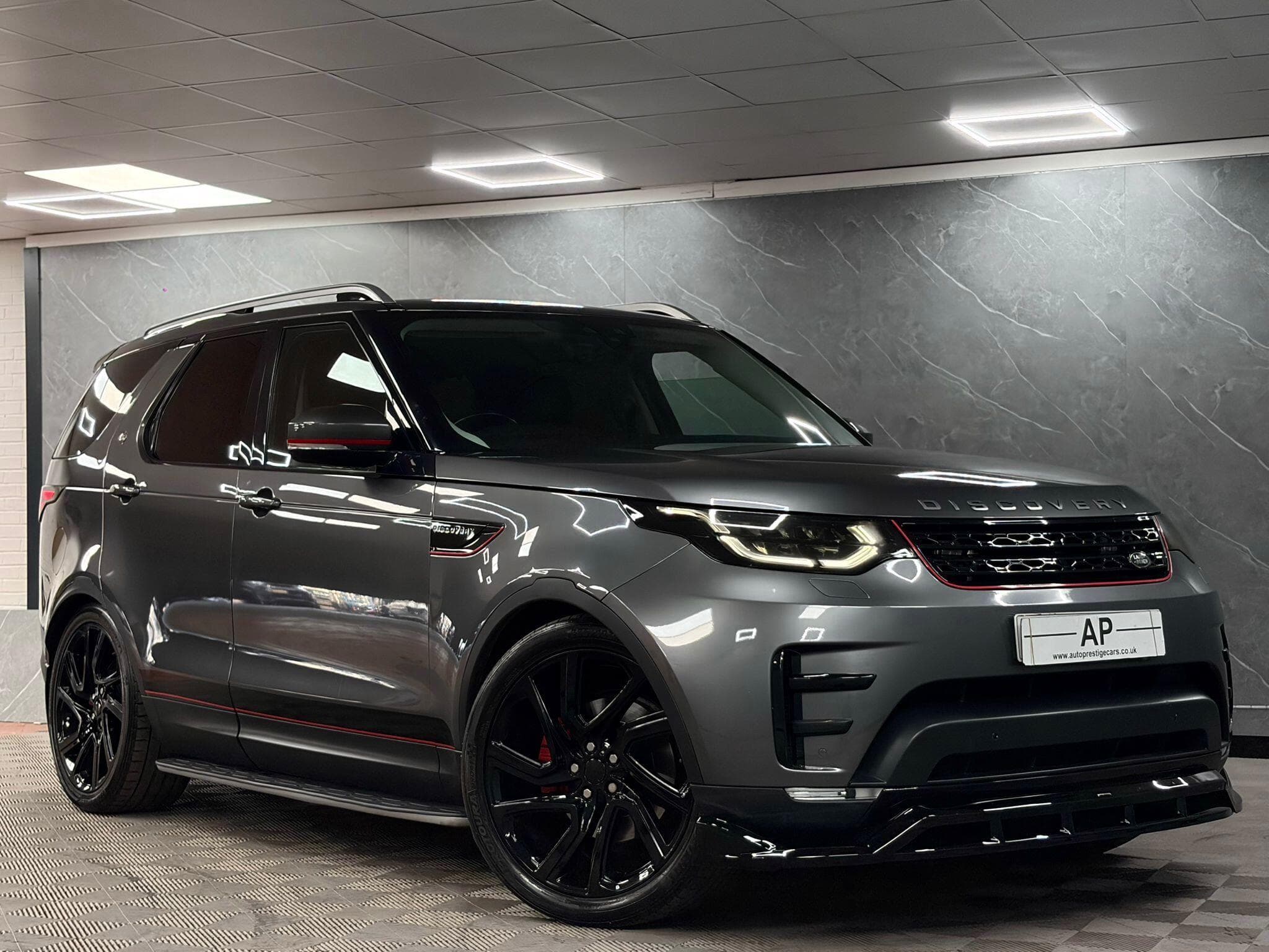 2017 Land Rover Discovery - Thumbnail 32