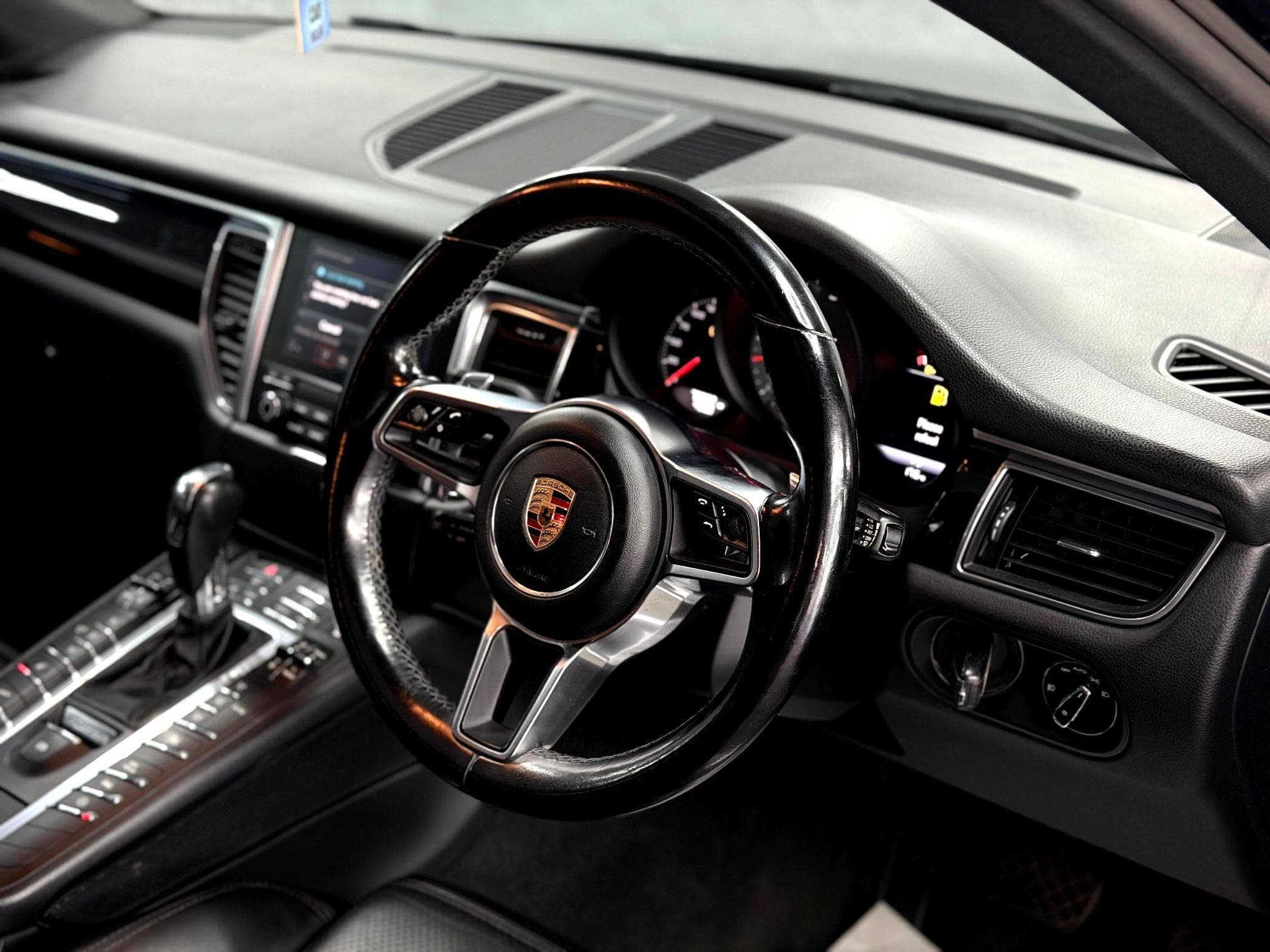2017 Porsche Macan - Thumbnail 19
