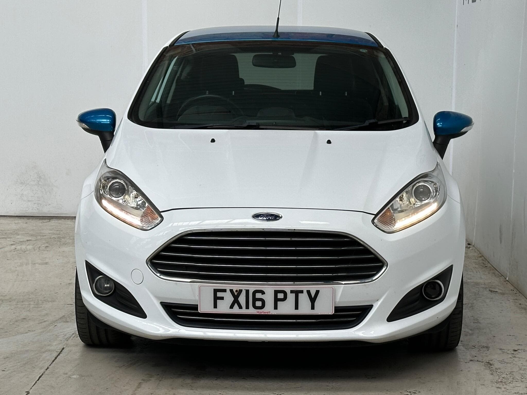 2016 Ford Fiesta - Thumbnail 2