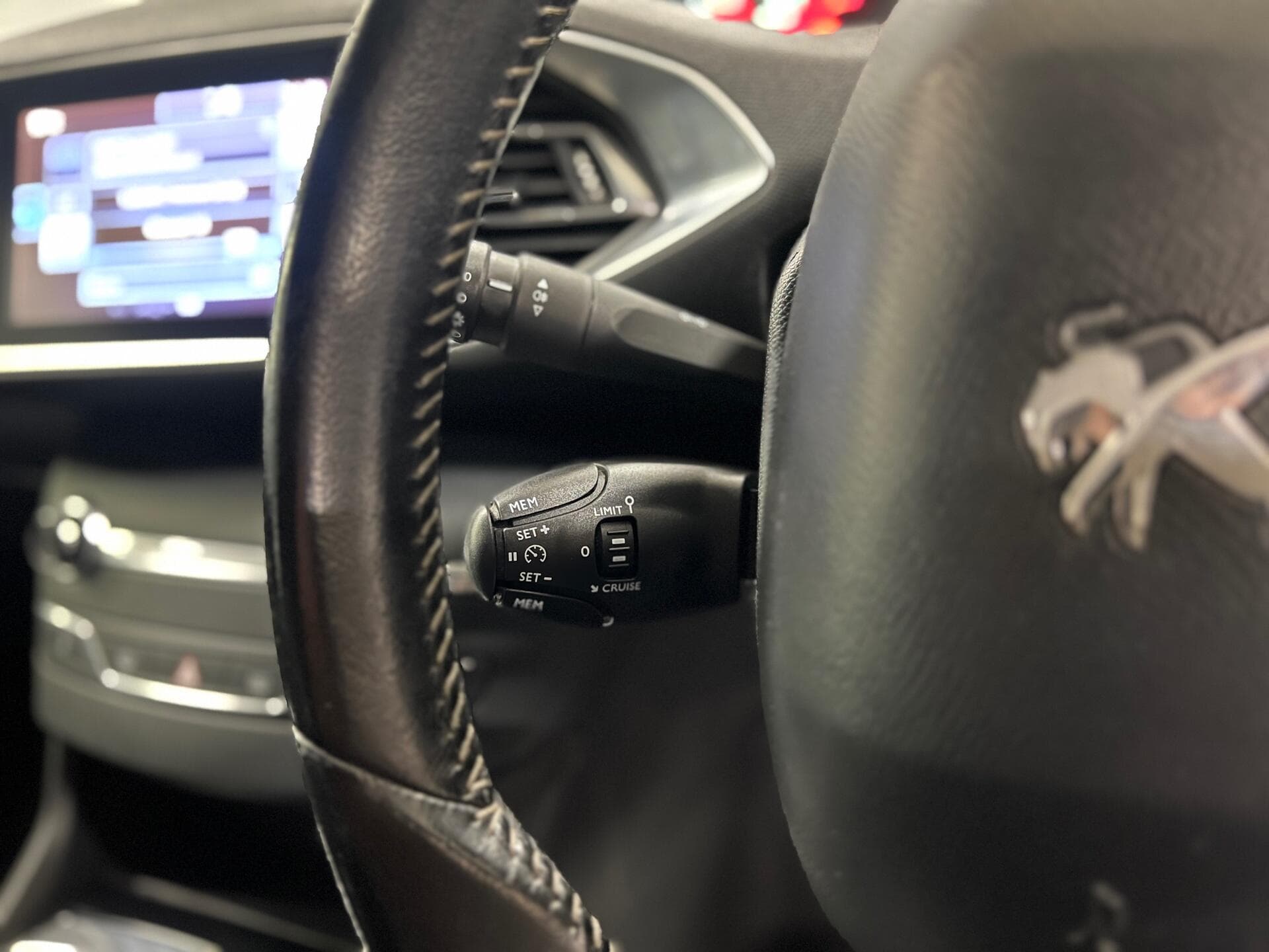 2017 Peugeot 308 SW - Thumbnail 32