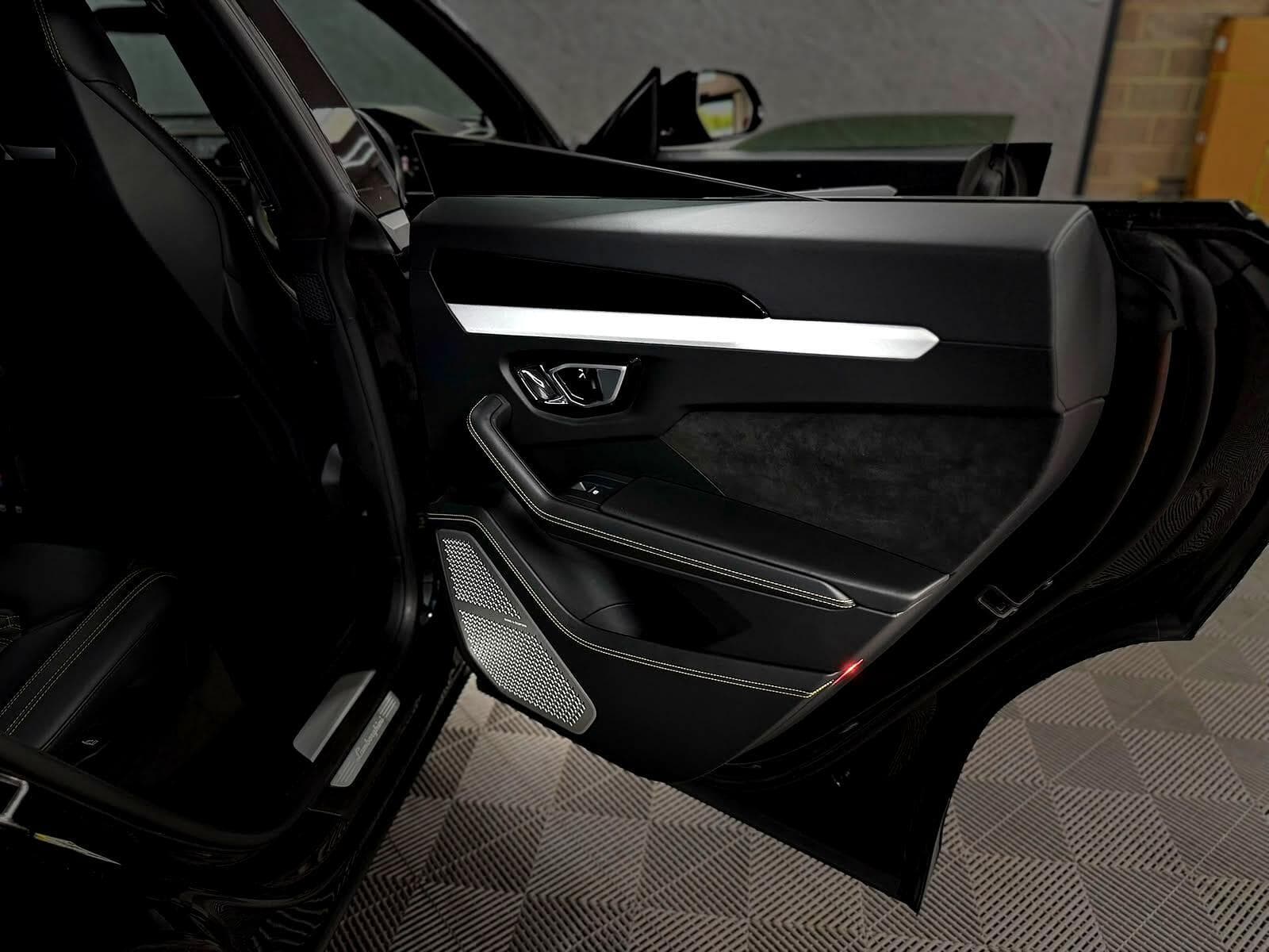 2022 Lamborghini Urus - Thumbnail 53
