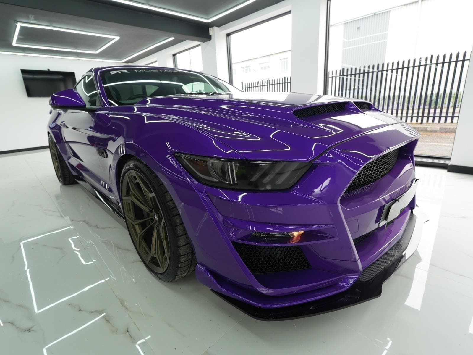 2018 Ford Mustang - Thumbnail 10