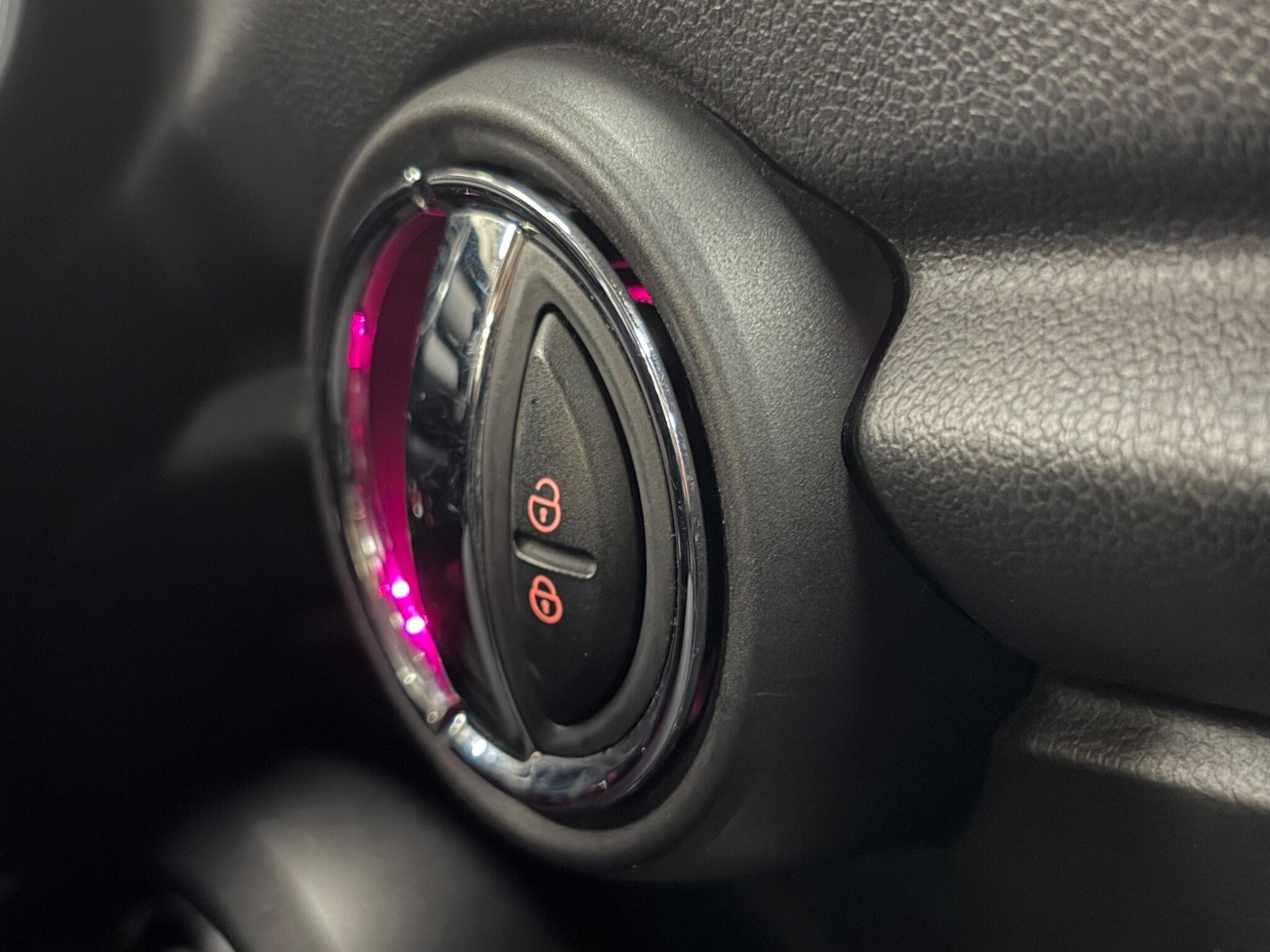 2015 MINI Hatch - Thumbnail 43