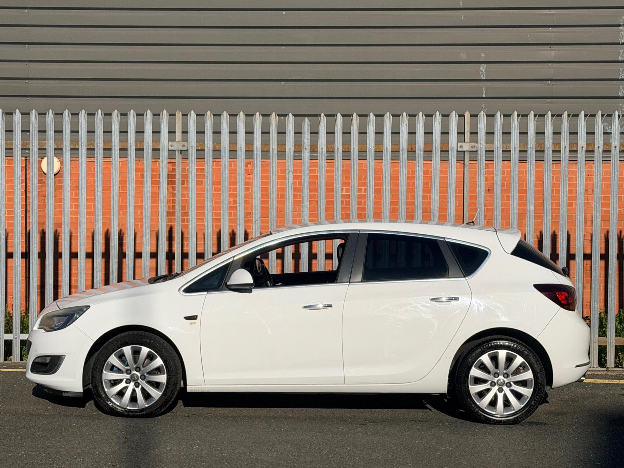 2012 Vauxhall Astra - Thumbnail 13