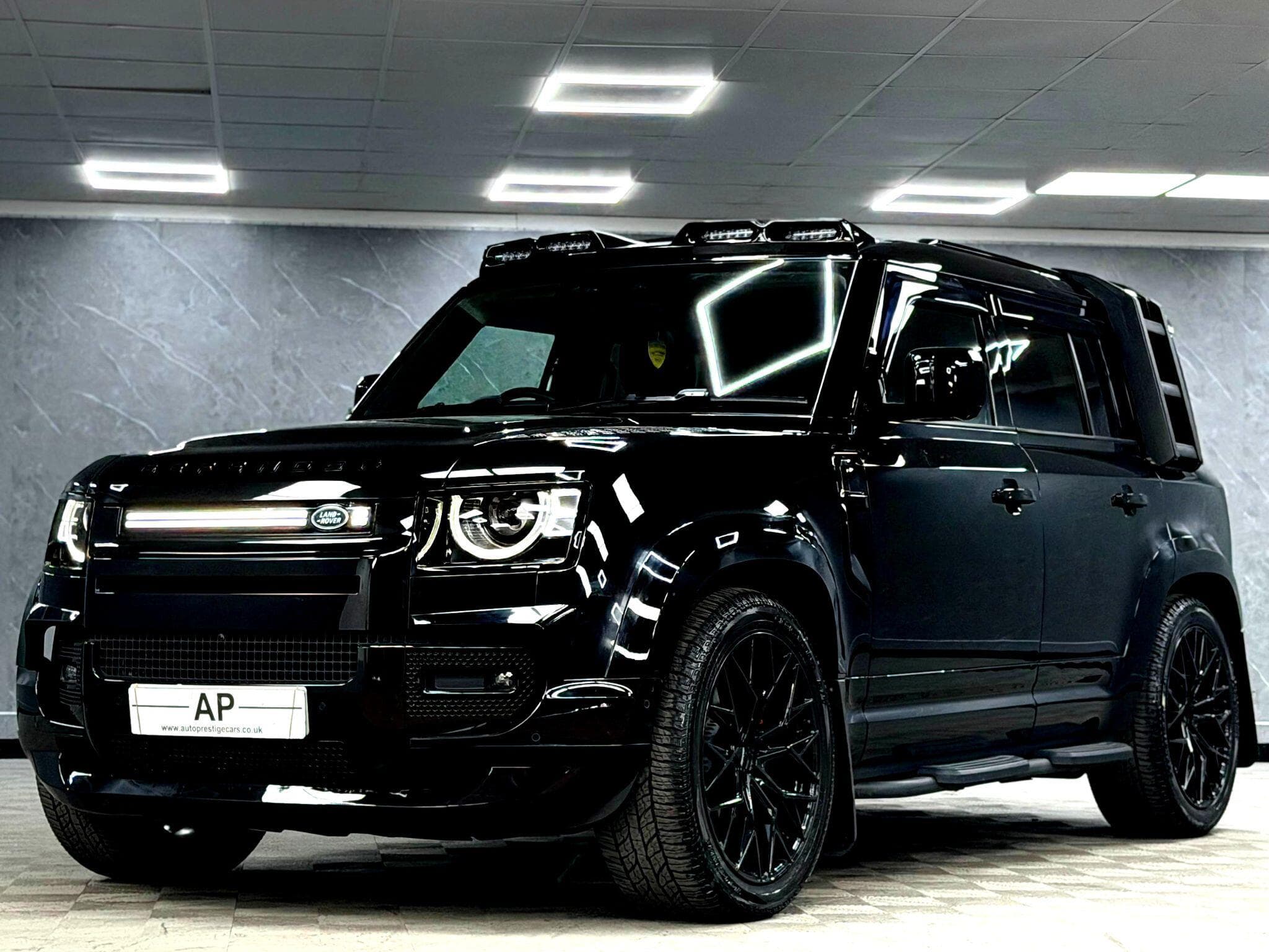 2024 Land Rover Defender 110 - Thumbnail 14