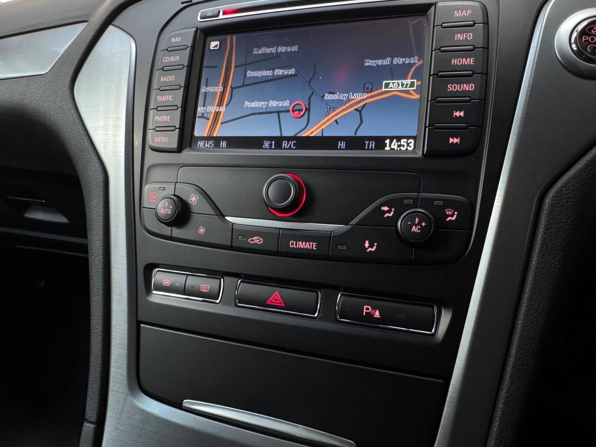 2013 Ford Mondeo - Thumbnail 17