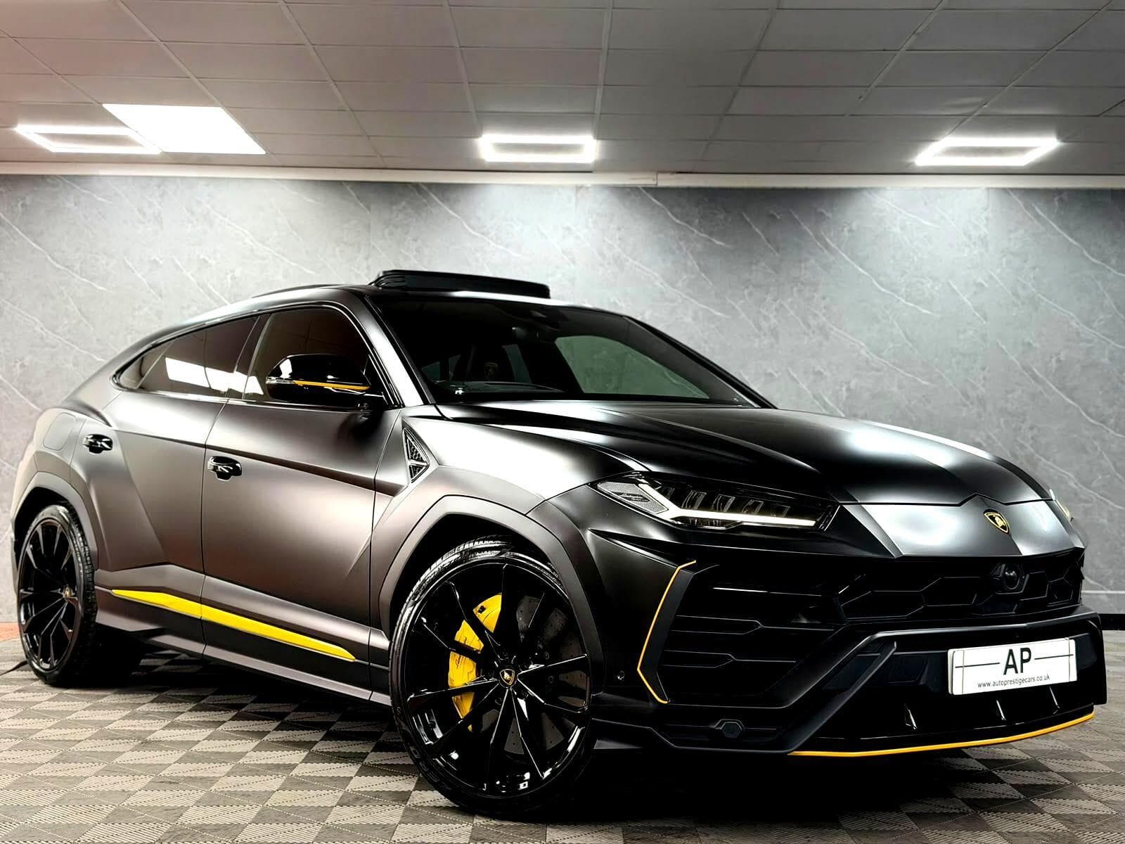 2022 Lamborghini Urus - Main
