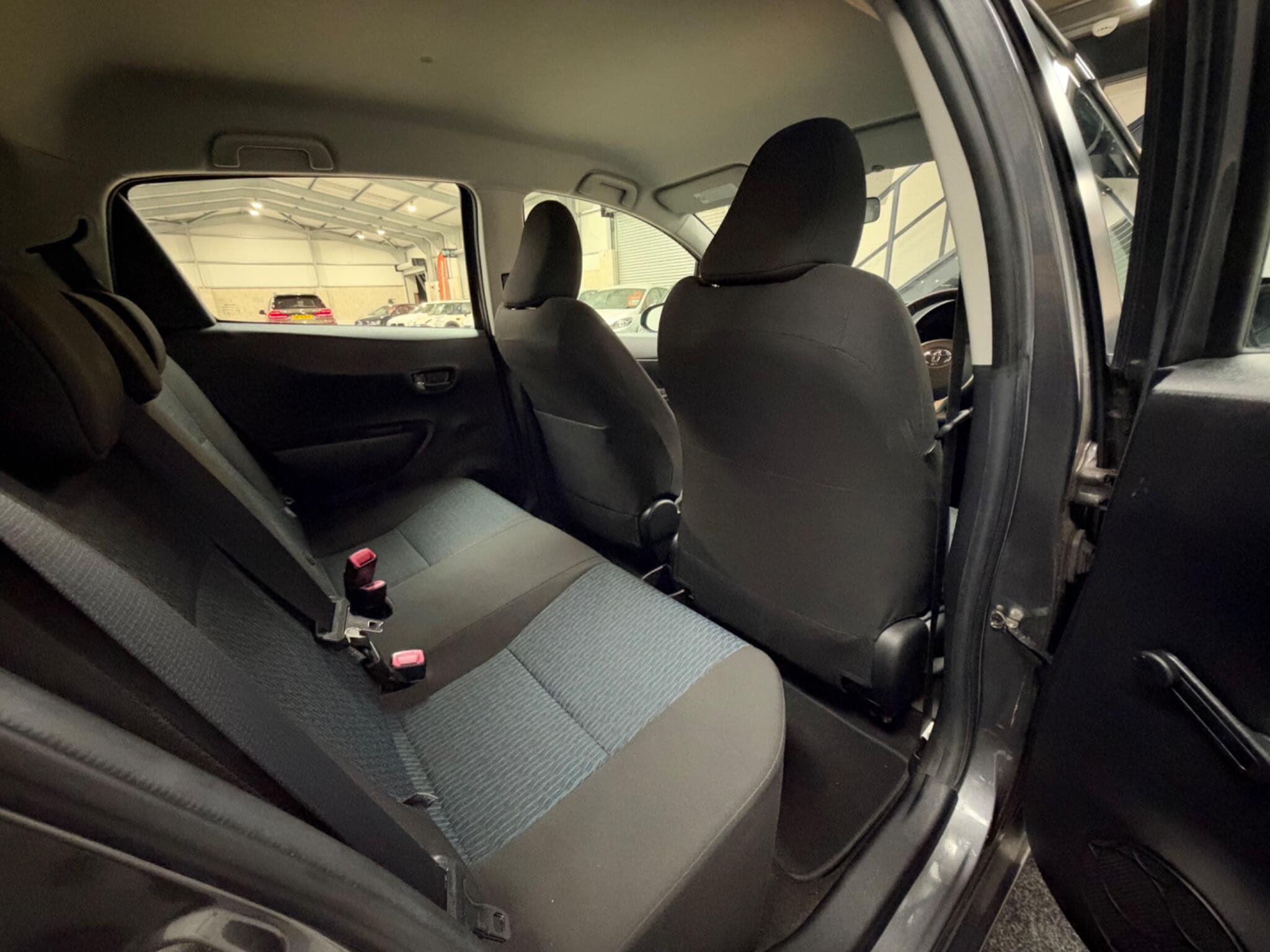 2012 Toyota Yaris - Thumbnail 22
