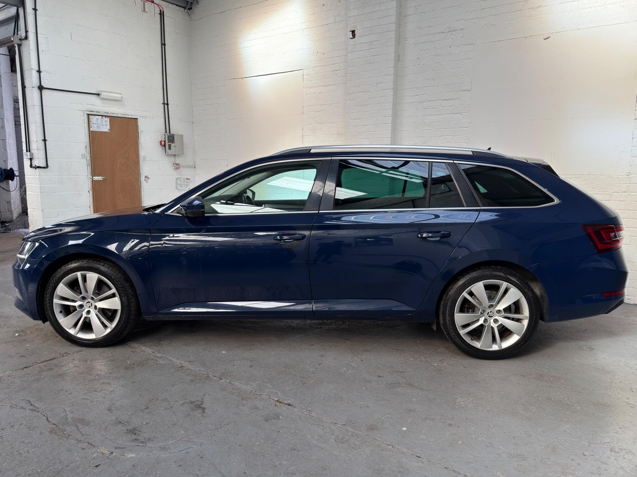 2016 Skoda Superb - Thumbnail 7