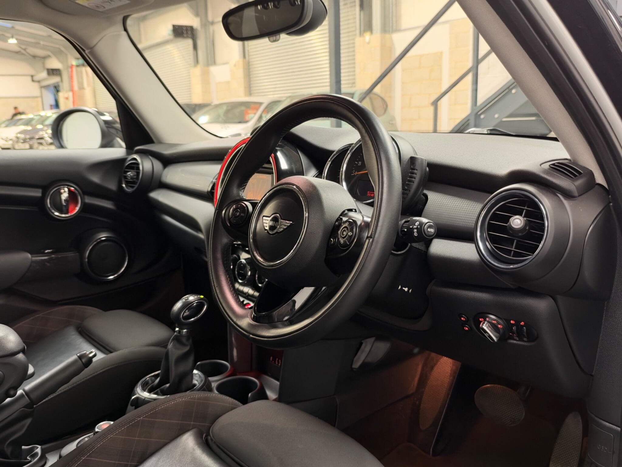 2015 MINI Hatch - Thumbnail 19