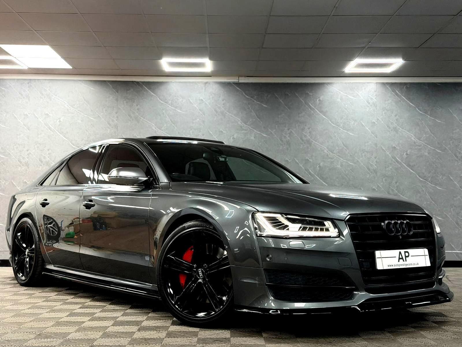 2015 Audi S8 - Thumbnail 2