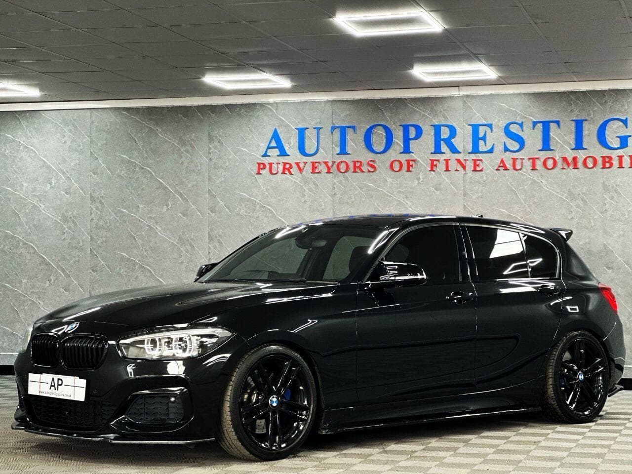 2017 BMW 1 Series - Thumbnail 2