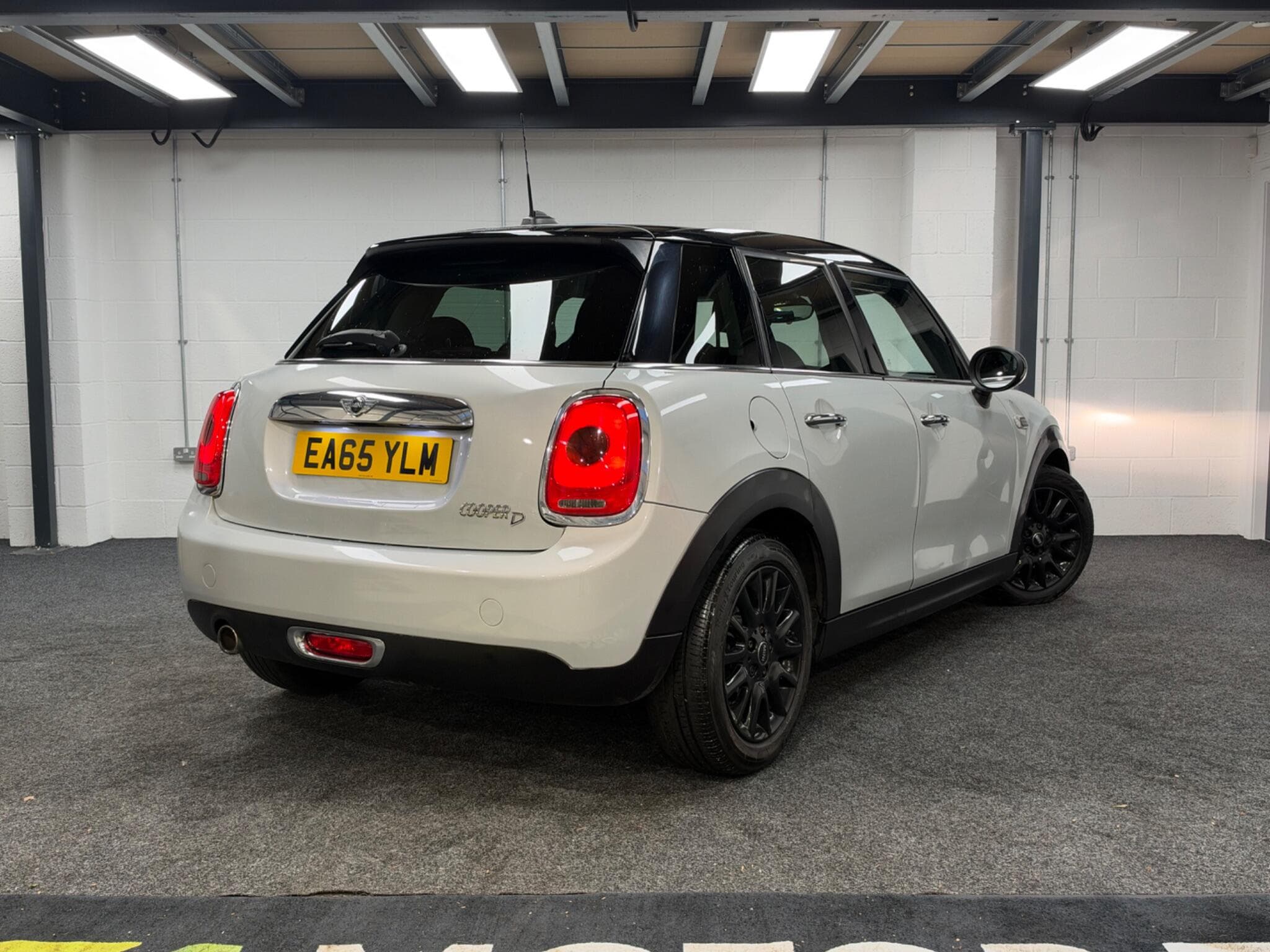 2015 MINI Hatch - Thumbnail 13