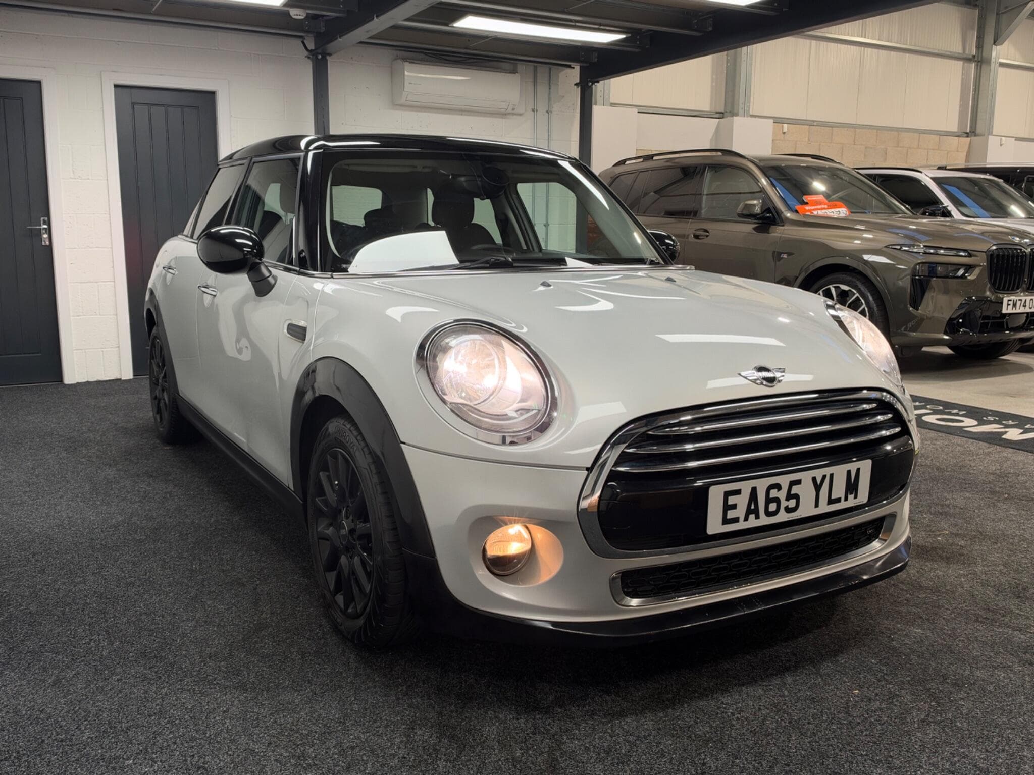 2015 MINI Hatch - Thumbnail 2