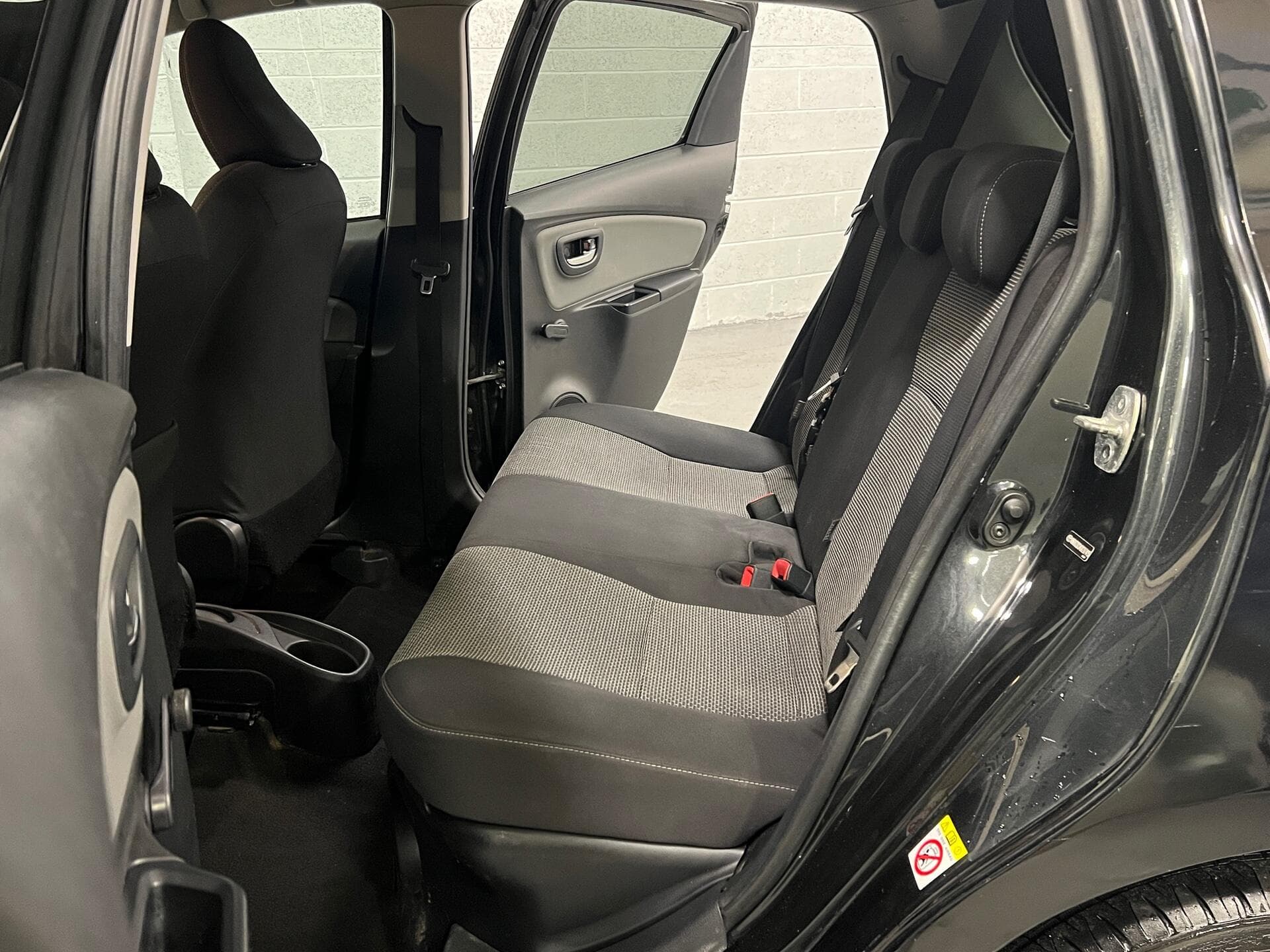 2016 Toyota Yaris - Thumbnail 40