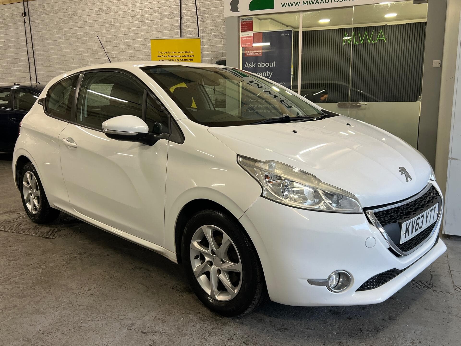 2013 Peugeot 208 - Image 3