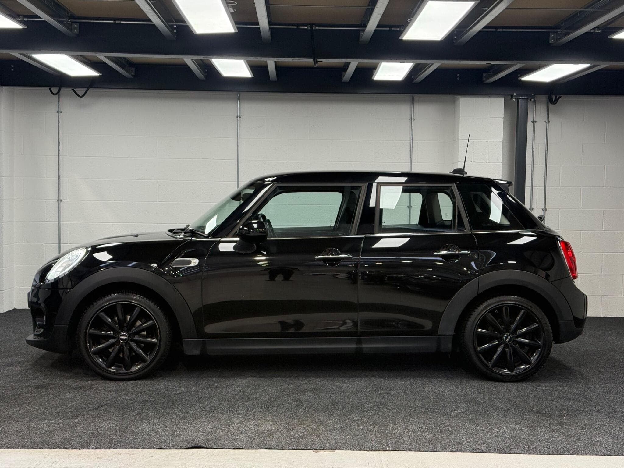 2017 MINI Hatch - Image 4