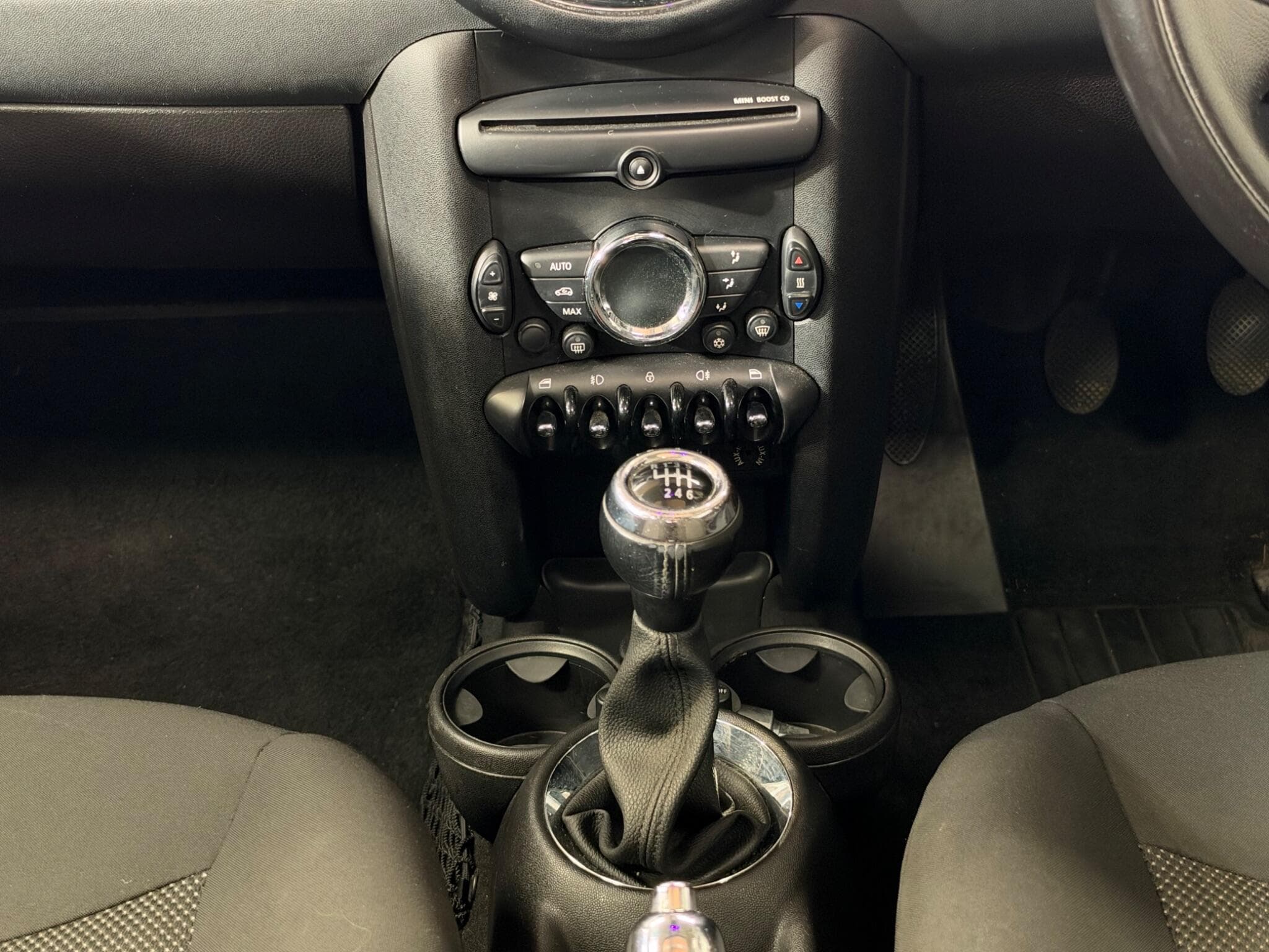 2011 MINI Hatch - Thumbnail 18