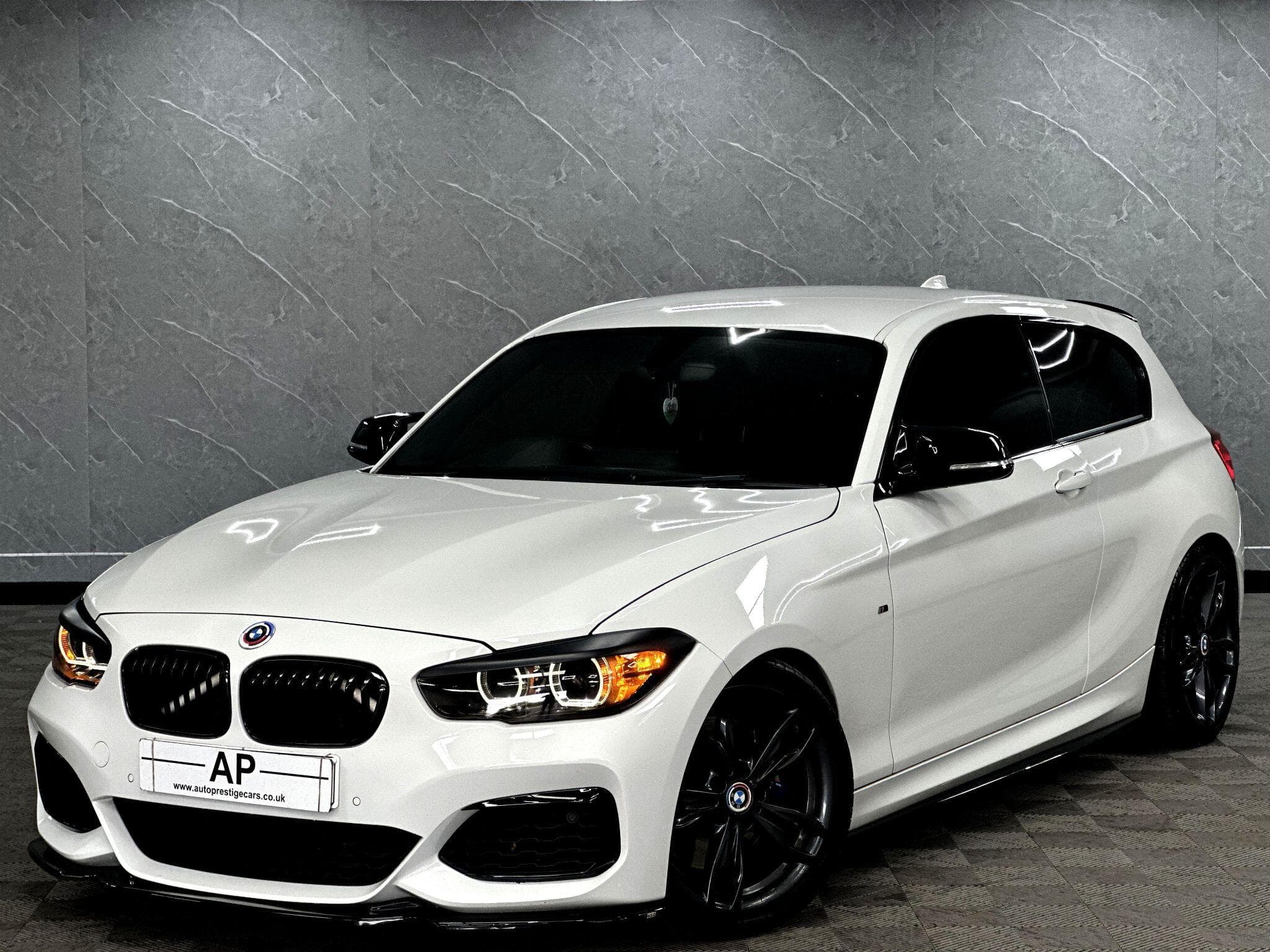 2018 BMW 1 Series - Thumbnail 2