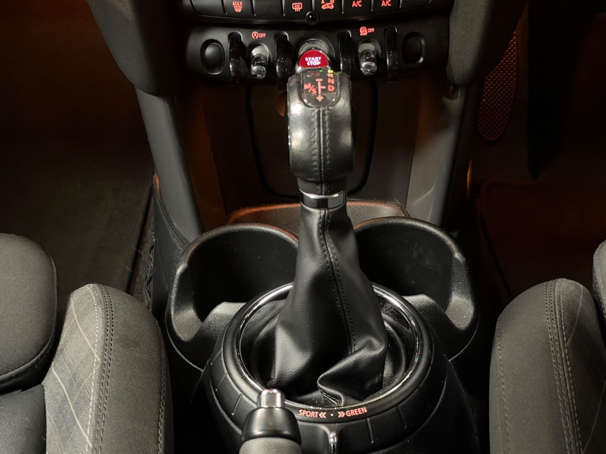 2015 MINI Hatch - Thumbnail 16