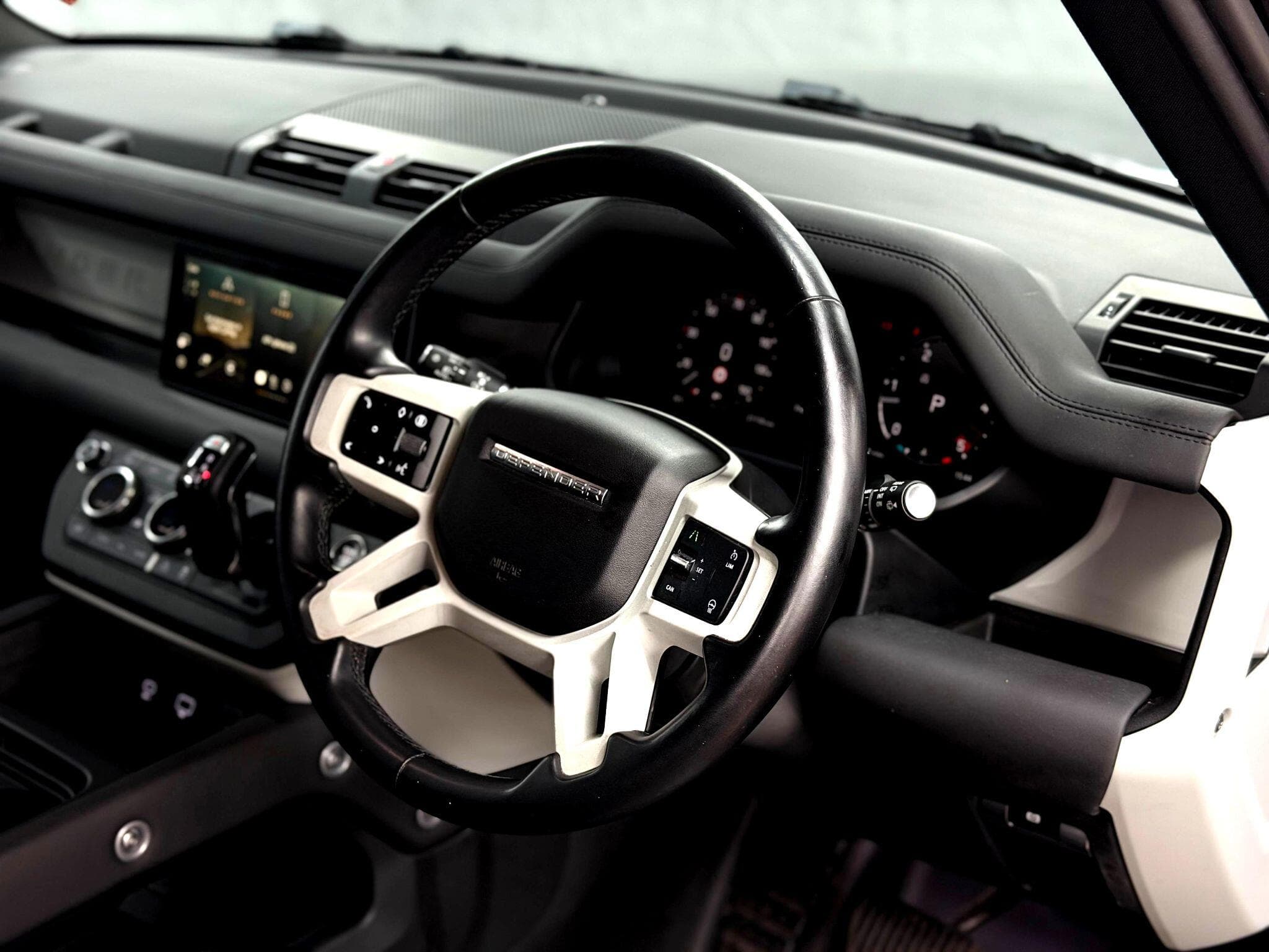 2024 Land Rover Defender 110 - Thumbnail 35