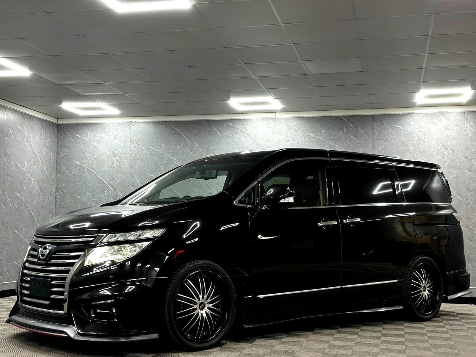 2015 Nissan Elgrand - Image 2