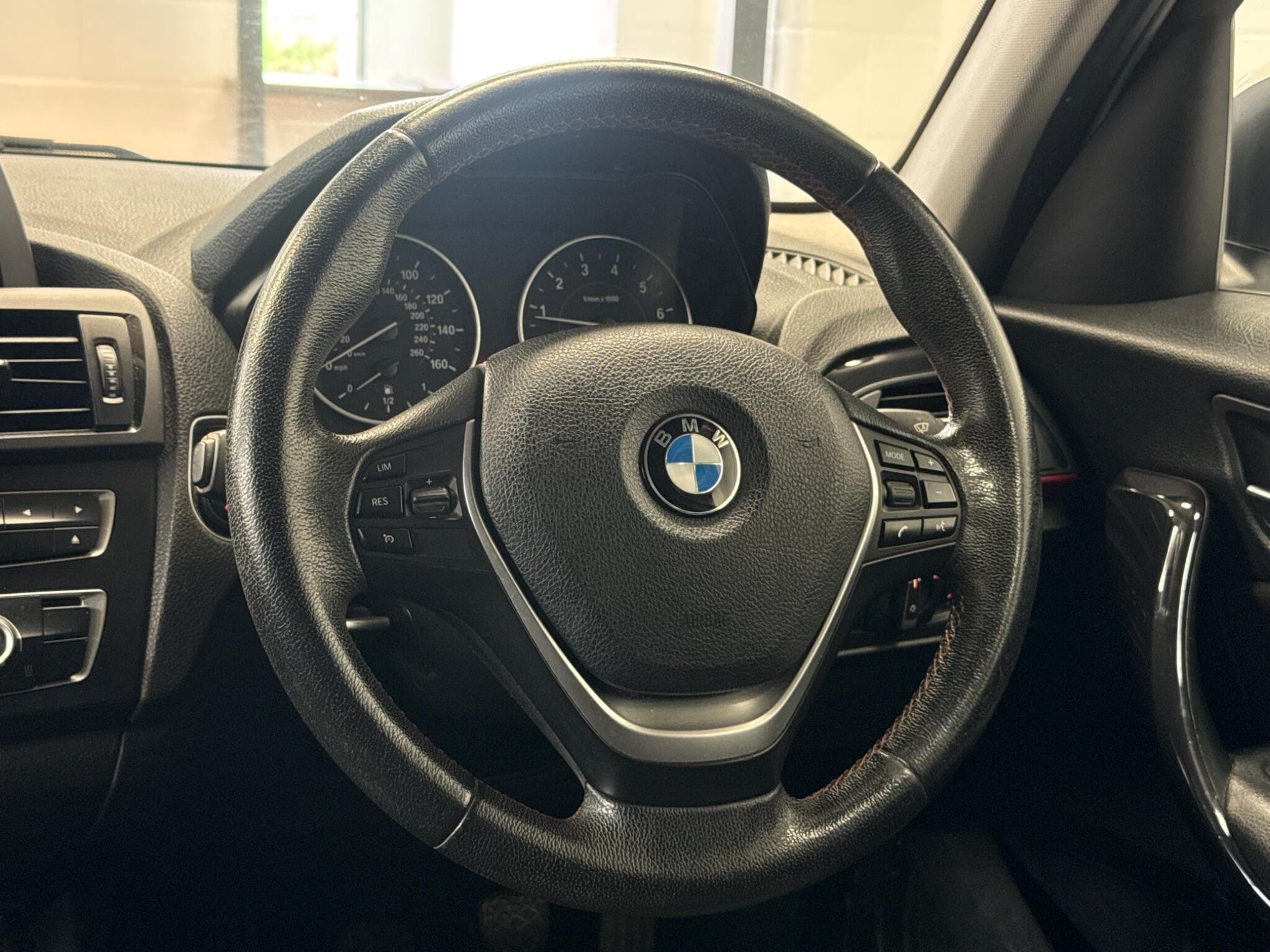 2014 BMW 1 Series - Thumbnail 29