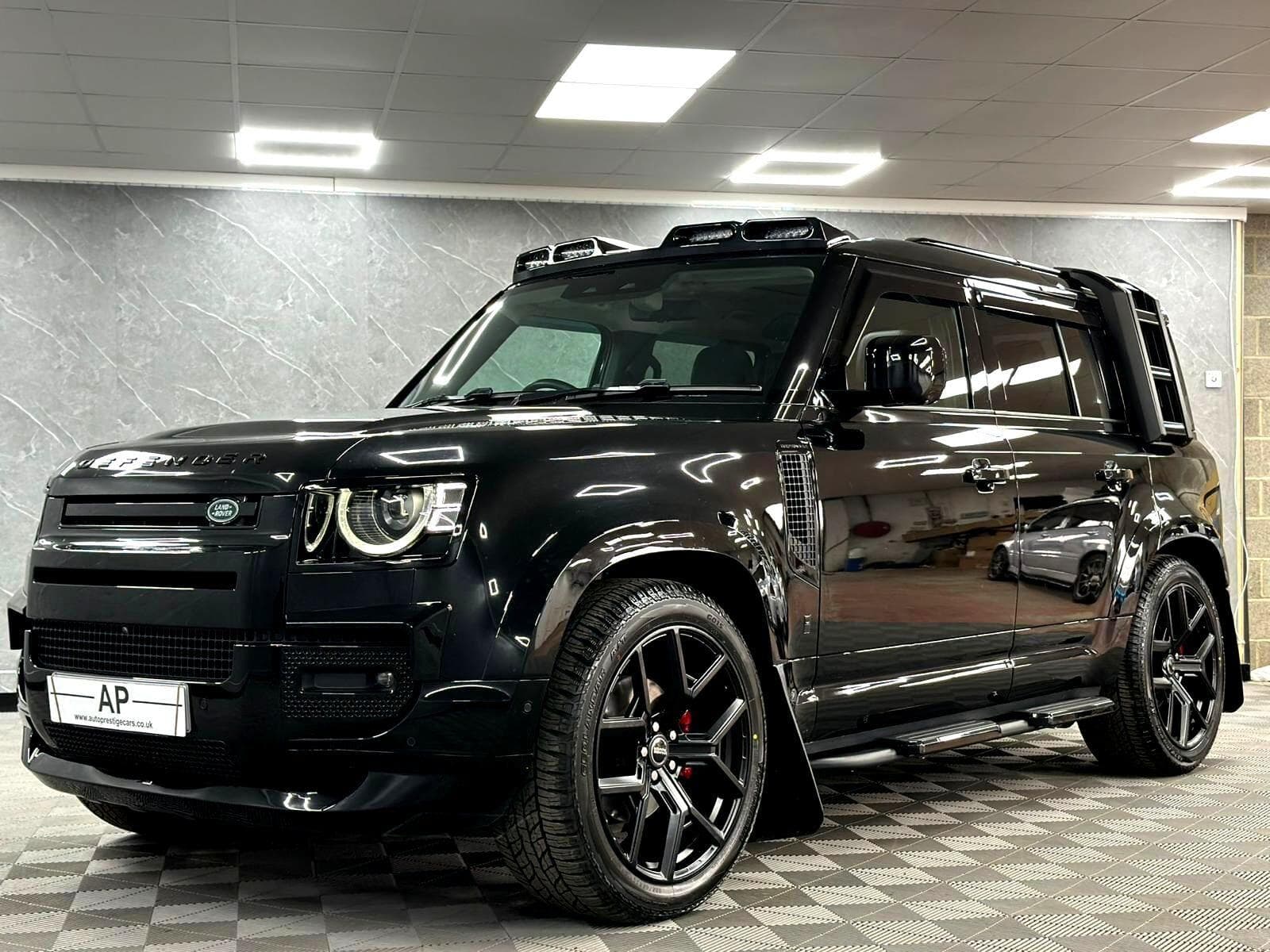 2025 Land Rover Defender 110 - Thumbnail 24