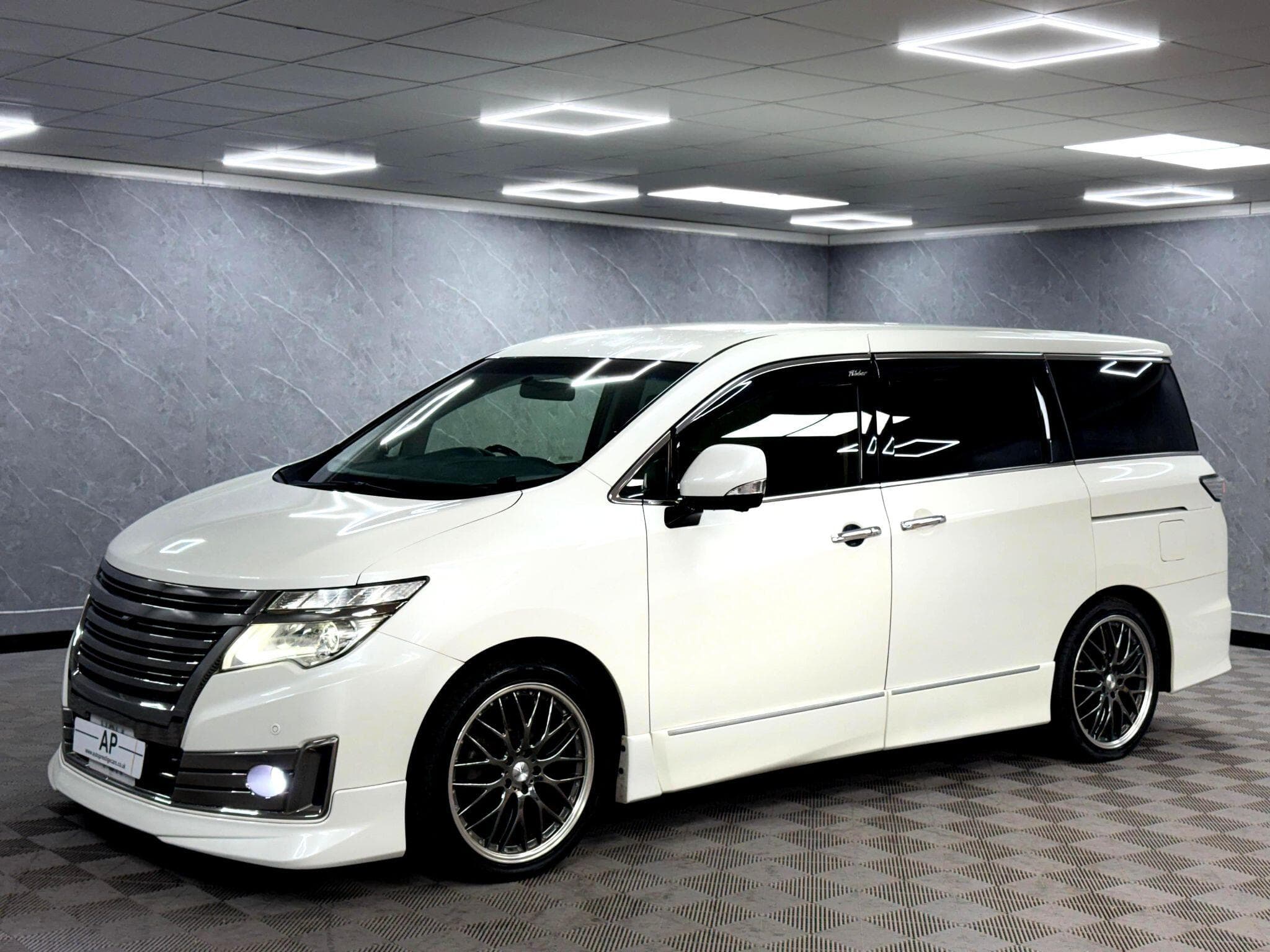 2014 Nissan Elgrand - Thumbnail 23