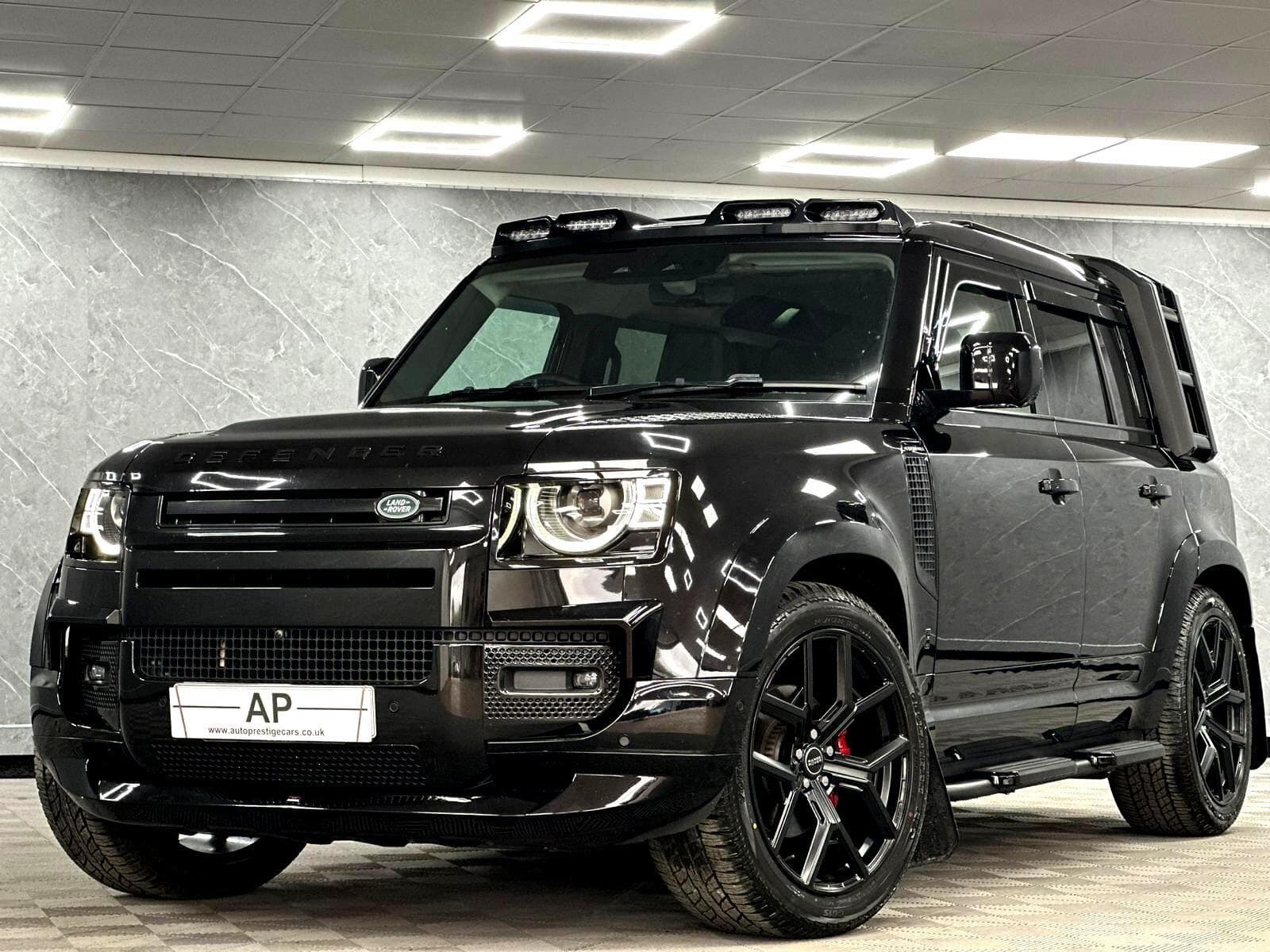 2025 Land Rover Defender 110 - Thumbnail 6