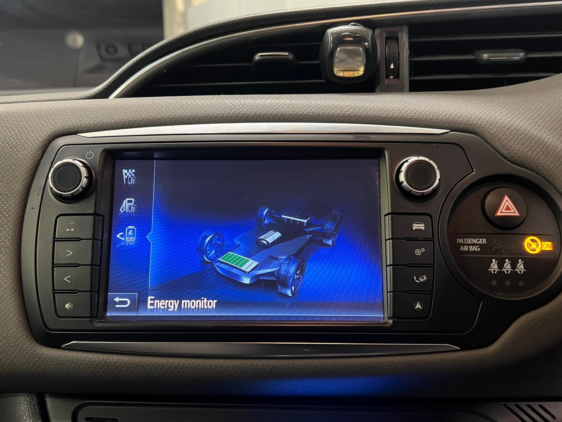 2016 Toyota Yaris - Thumbnail 34