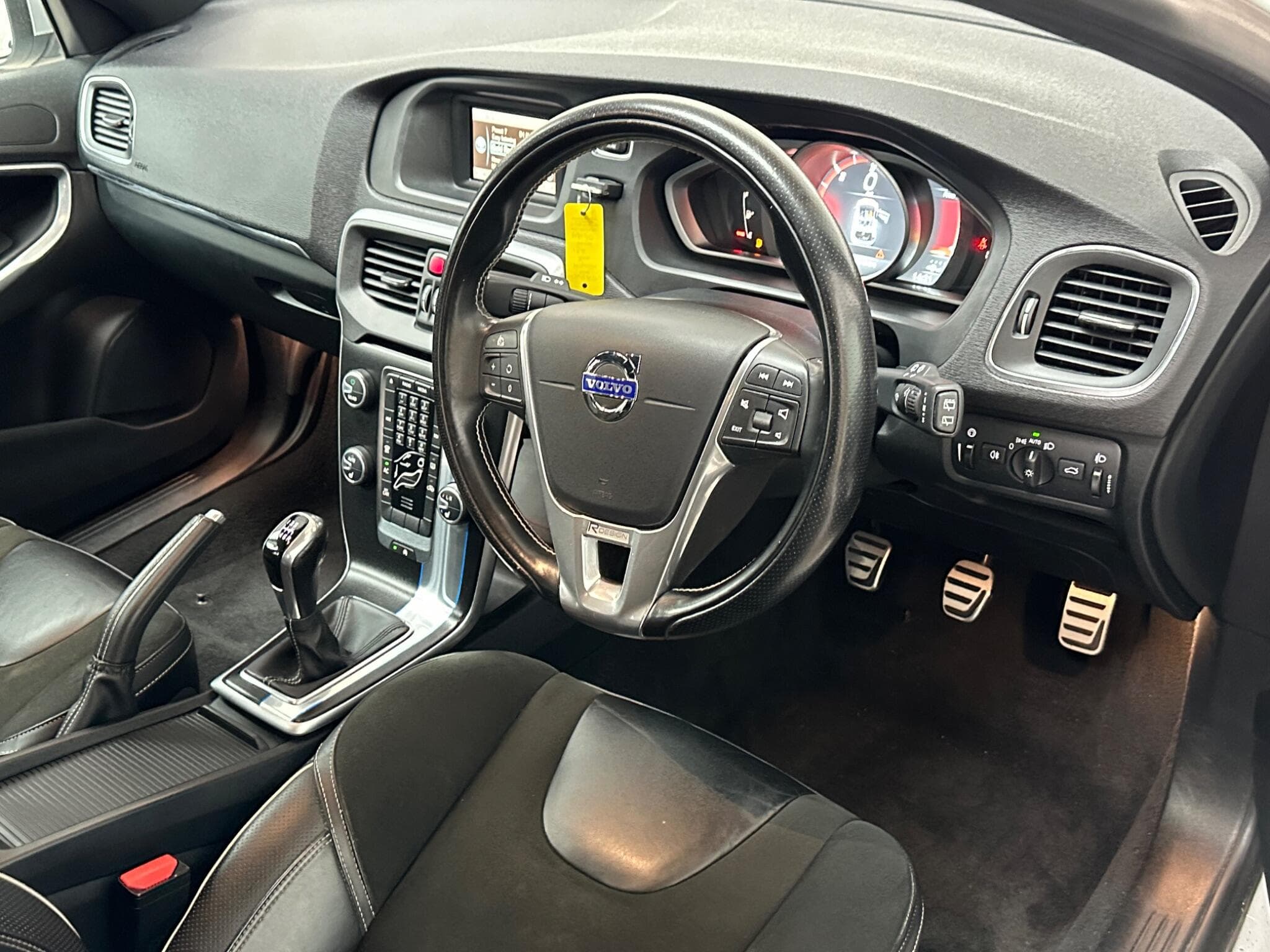2015 Volvo V40 - Image 4