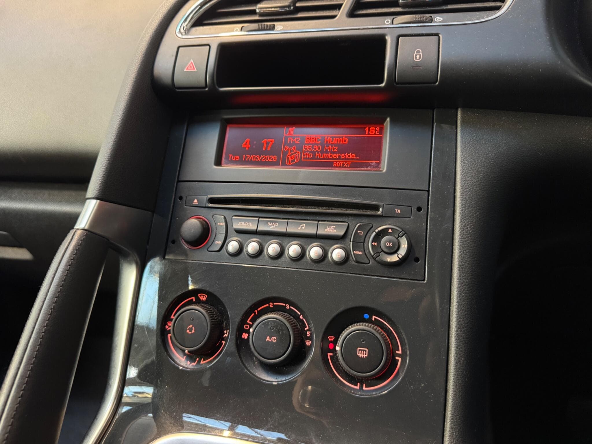 2016 Peugeot 3008 - Thumbnail 16