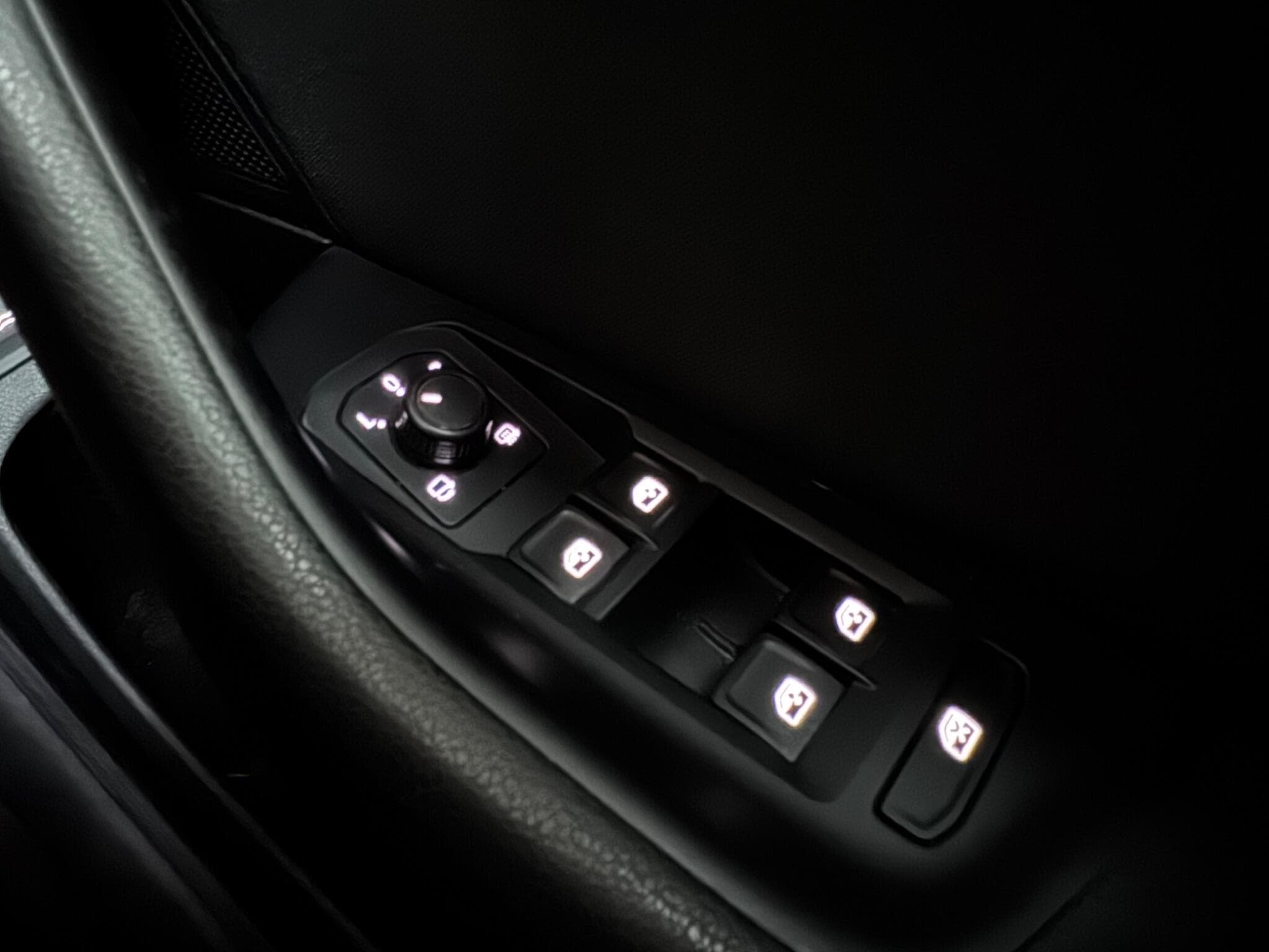 2015 Volkswagen Passat - Thumbnail 23