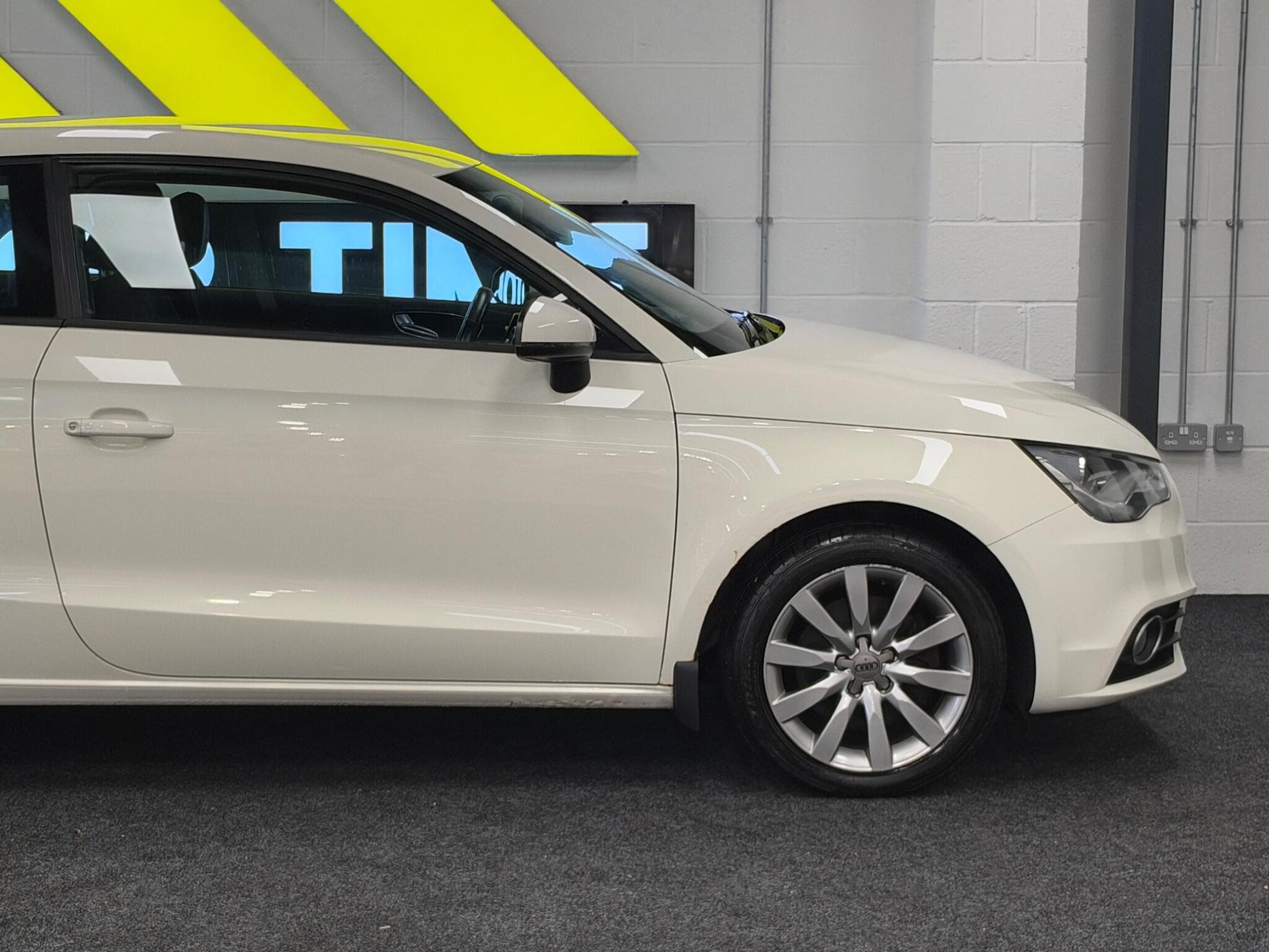 2011 Audi A1 - Thumbnail 10
