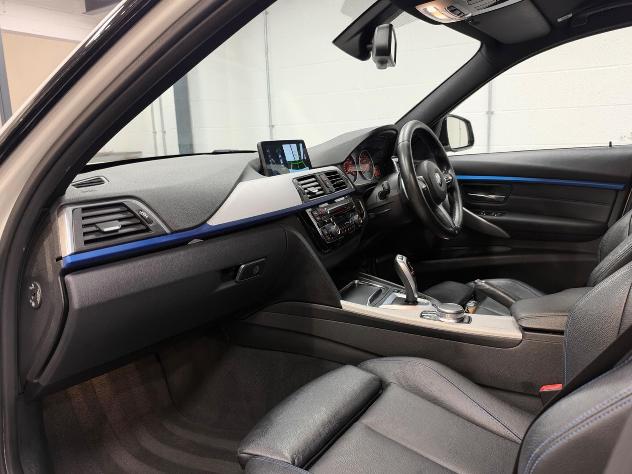 2017 BMW 3 Series - Thumbnail 17
