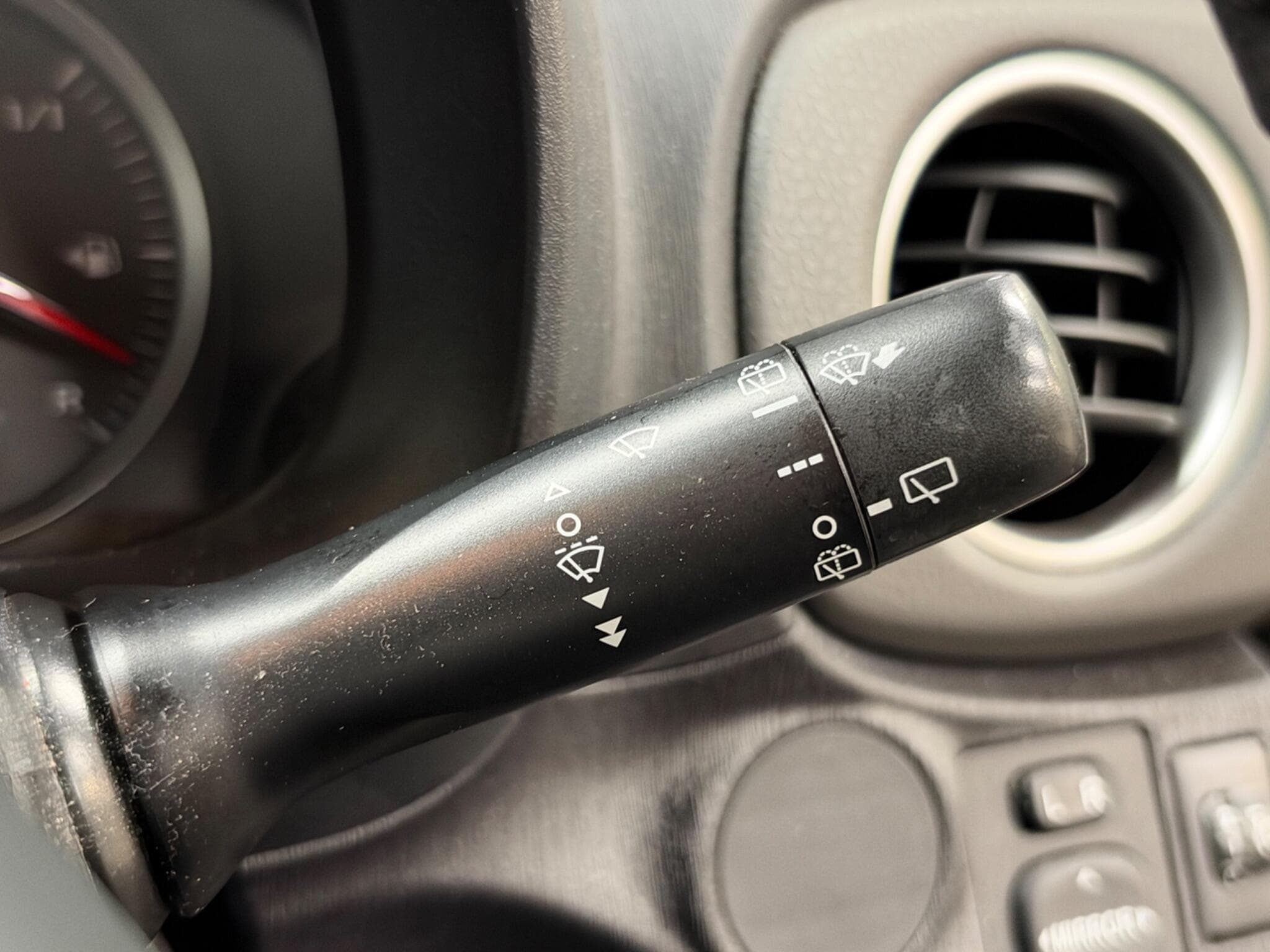 2012 Toyota Yaris - Thumbnail 29