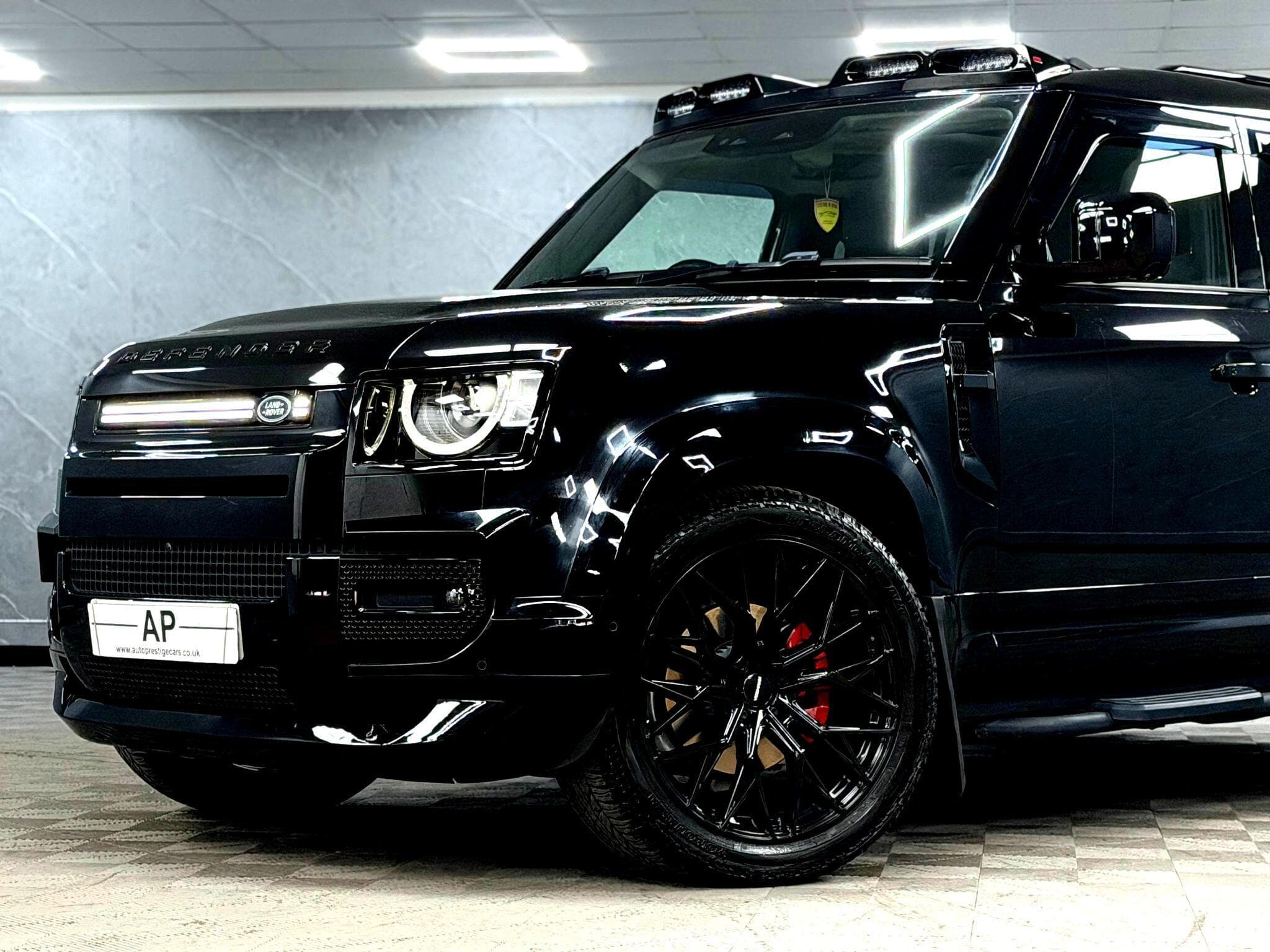 2024 Land Rover Defender 110 - Thumbnail 9