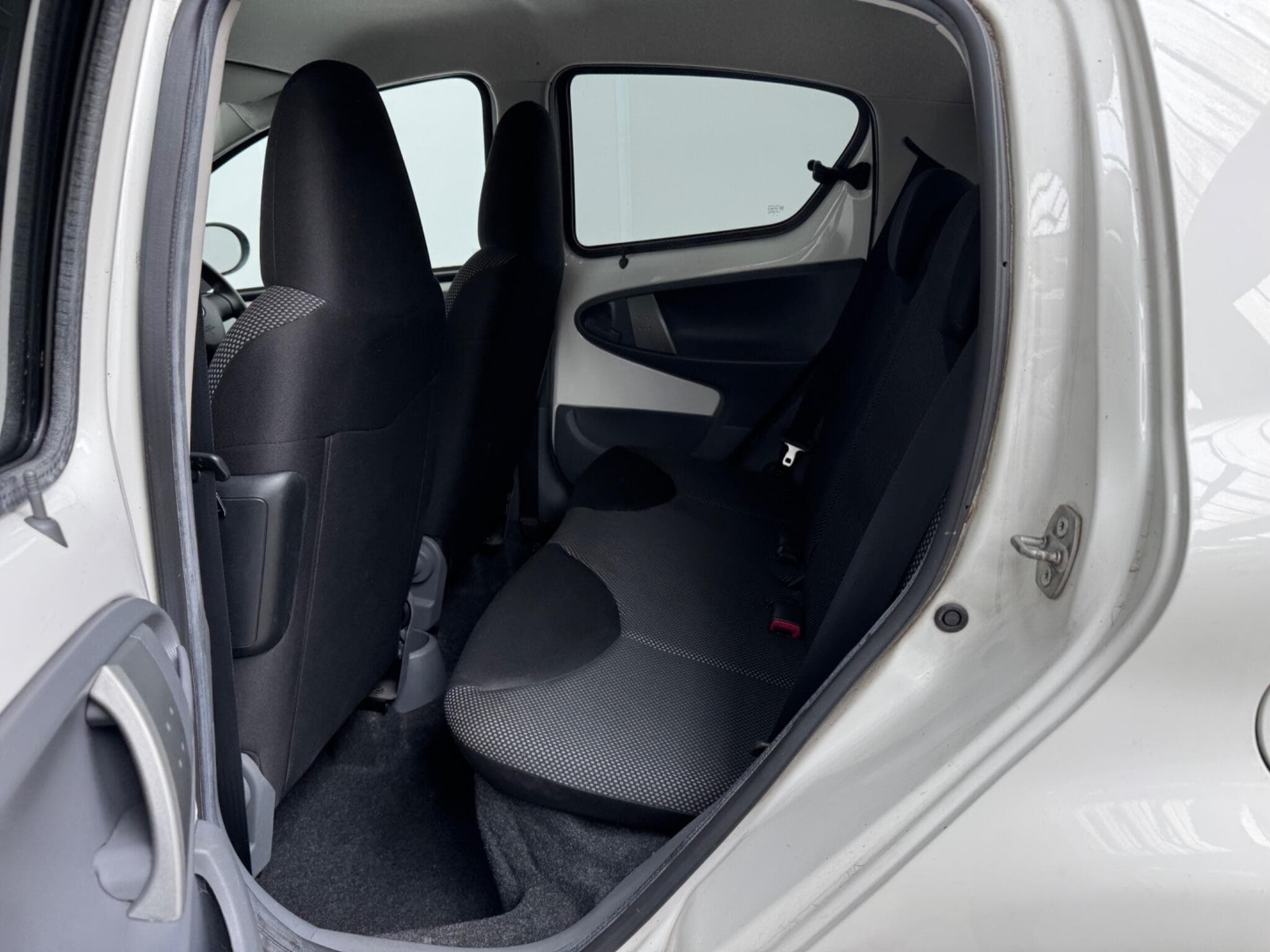 2011 Toyota AYGO - Thumbnail 10