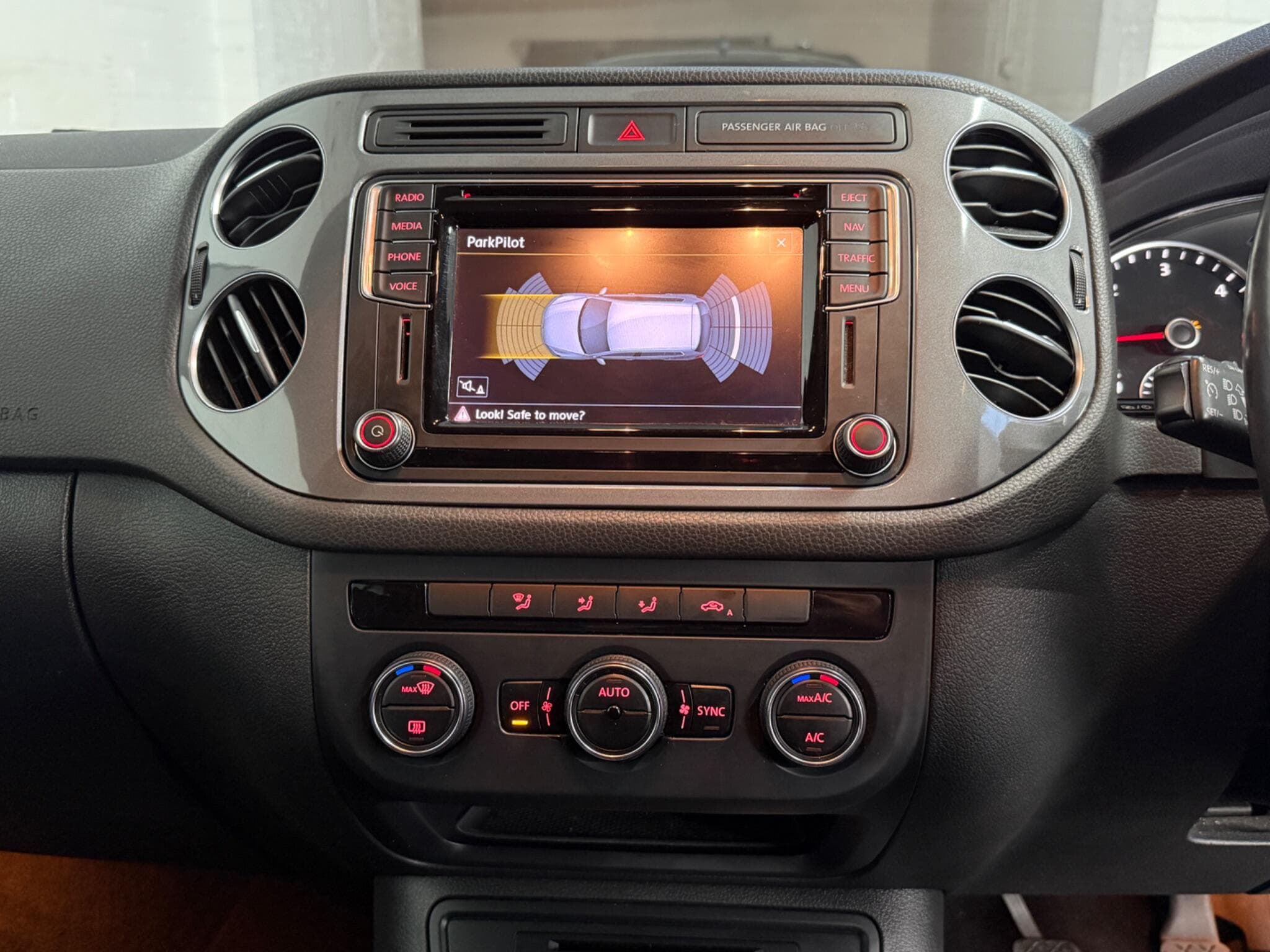 2015 Volkswagen Tiguan - Thumbnail 17