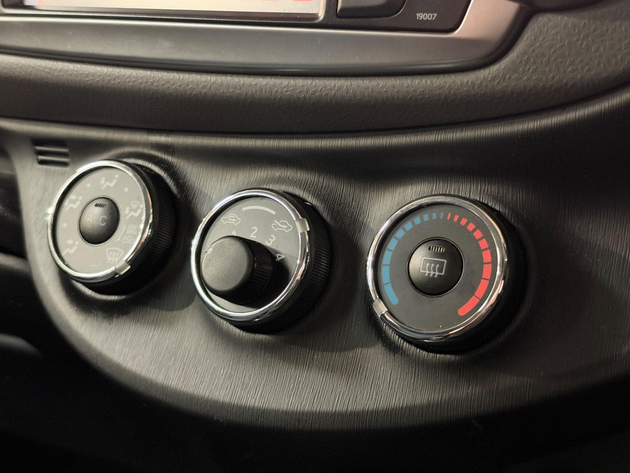 2012 Toyota Yaris - Thumbnail 27